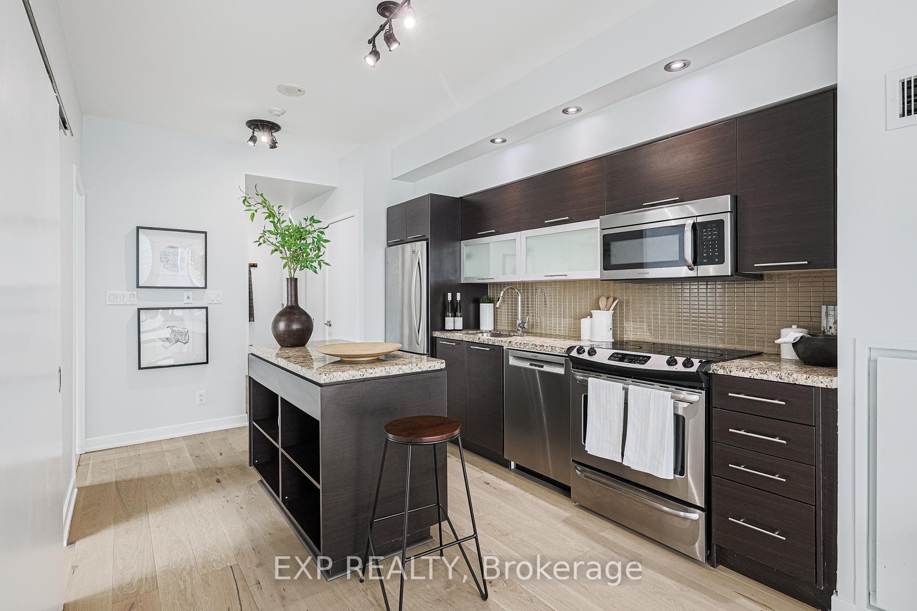 126 Simcoe Street Unit 1903 photo 17