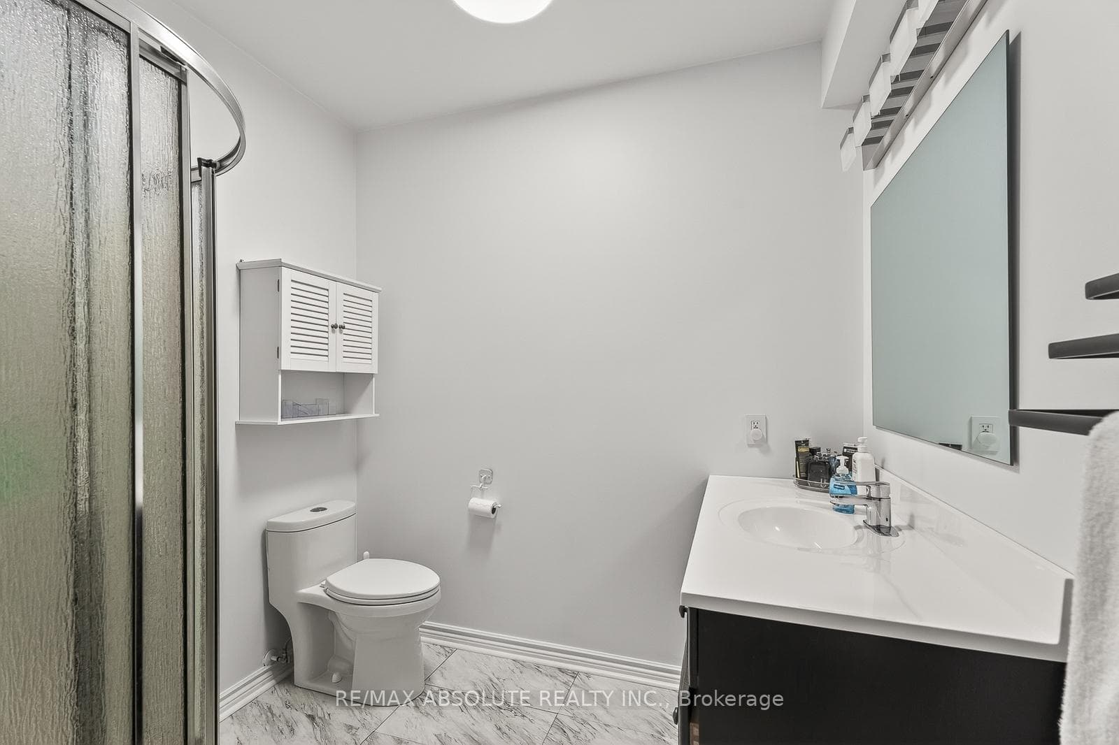 FULL bath w walk in shower