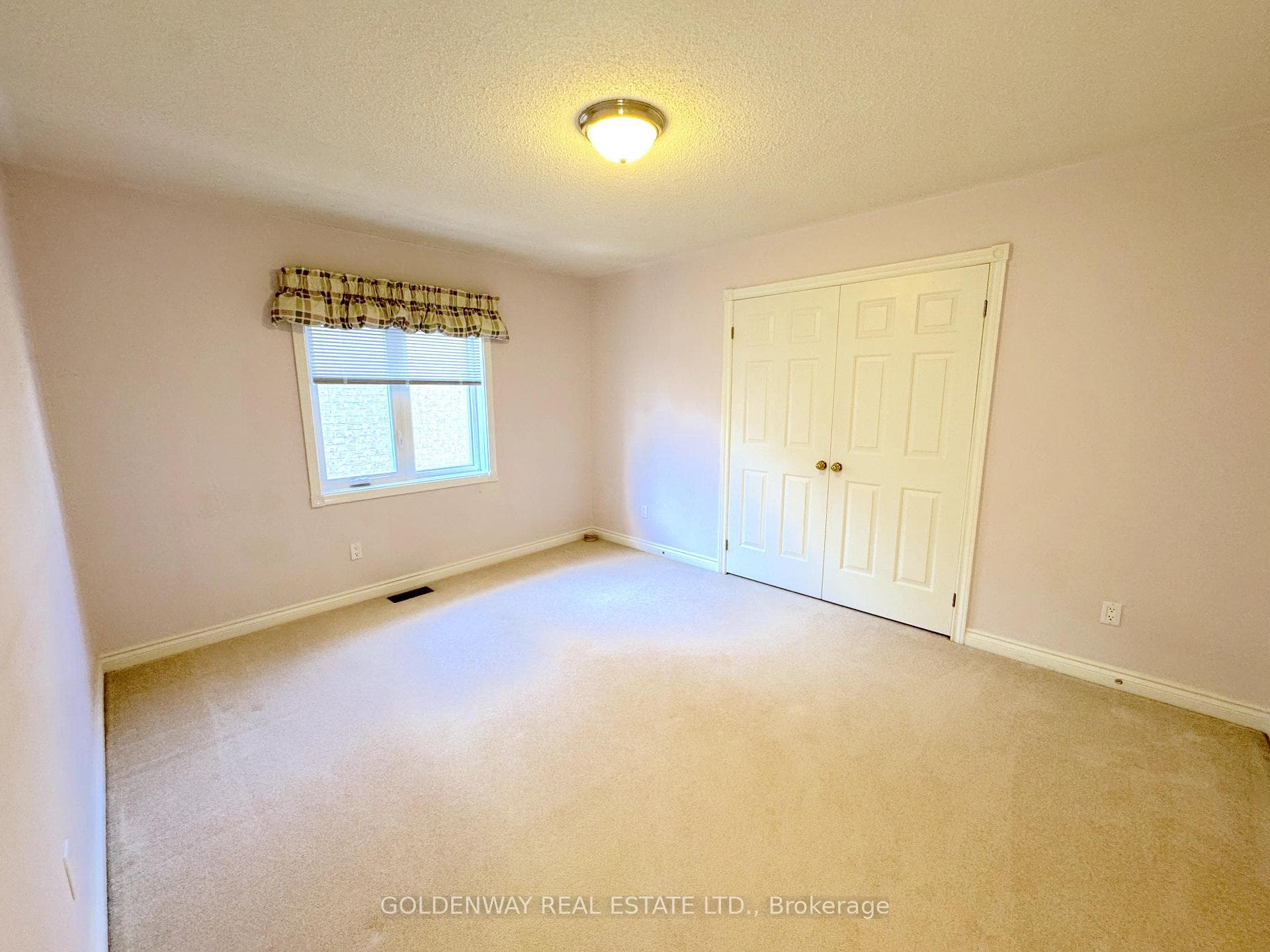 27 Leicester Road photo 21