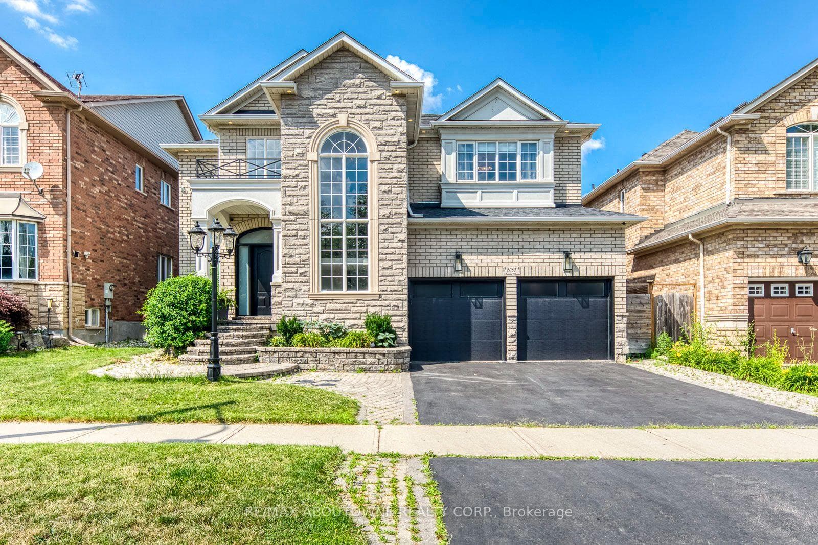 2067 Helmsley Avenue photo 1