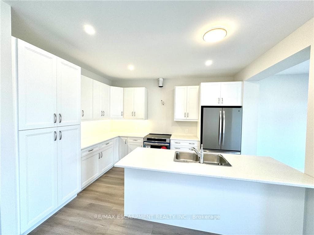 8 Harmony Way photo 3