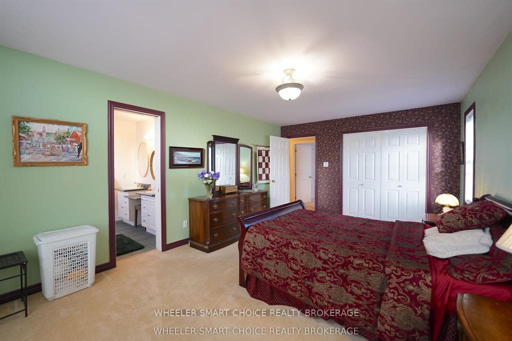 2135 Pitt Street photo 23