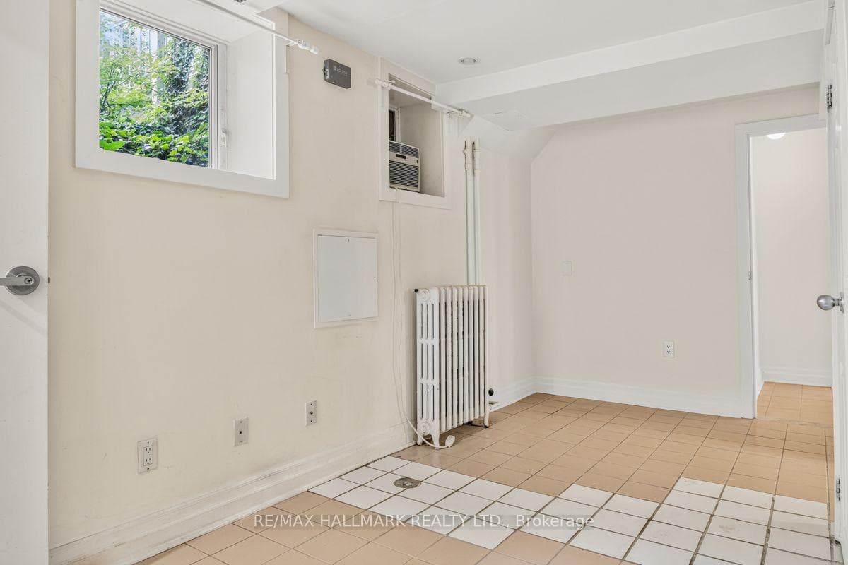 483 Parkside Drive Unit Lower photo 13