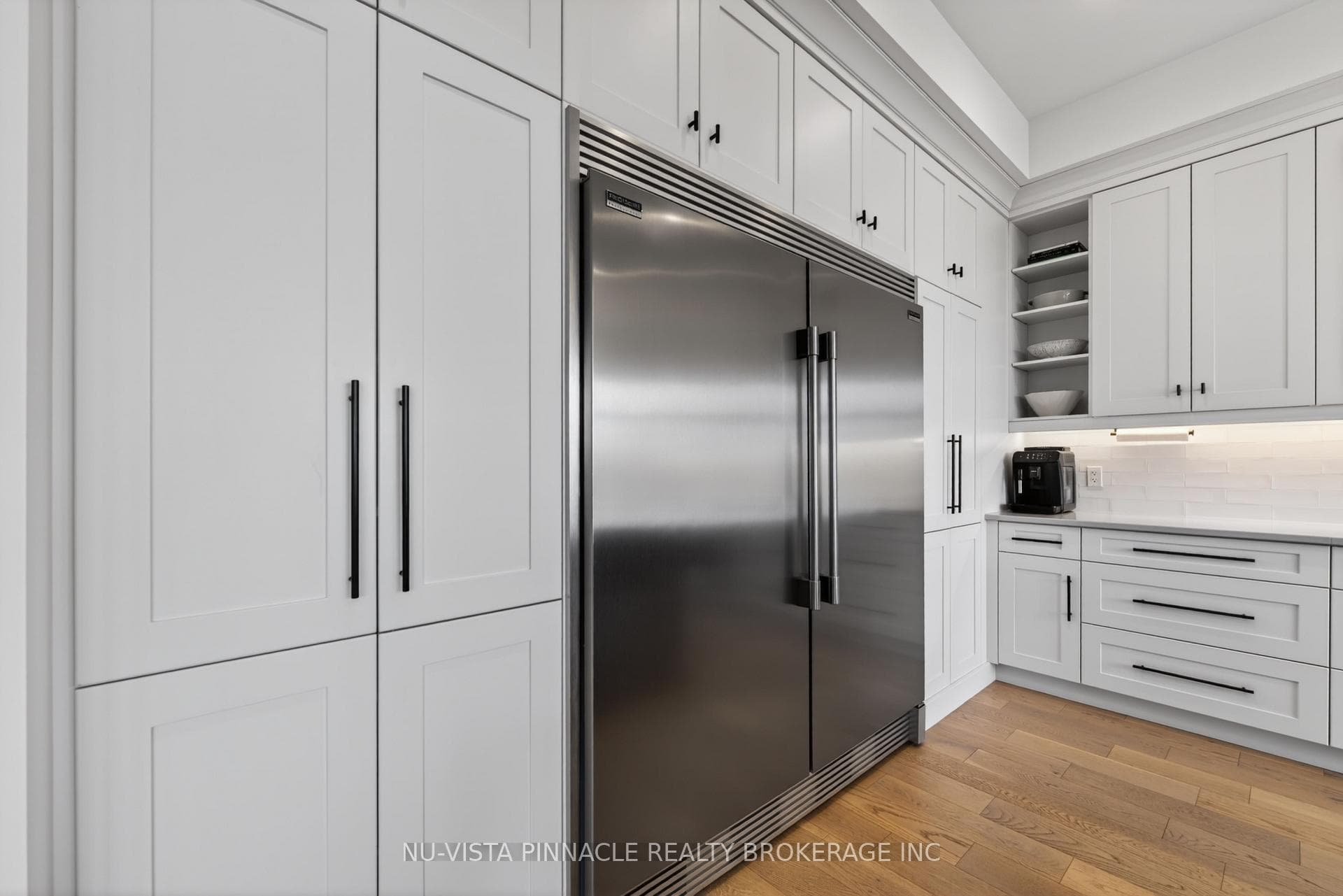 2572 LUCAS Avenue photo 14