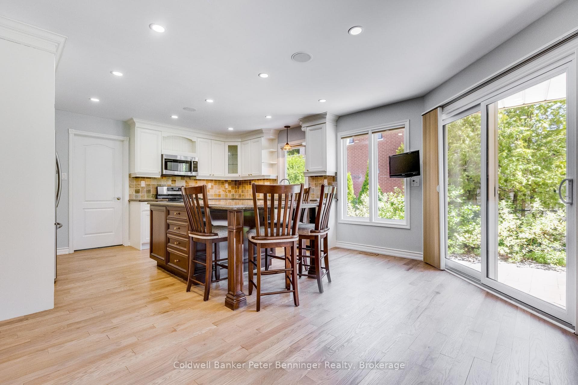 152 Treegrove Circle photo 8