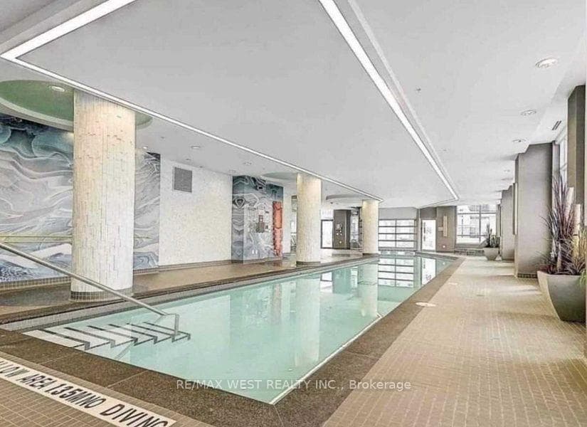 9191 Yonge Street Unit 909 photo 12