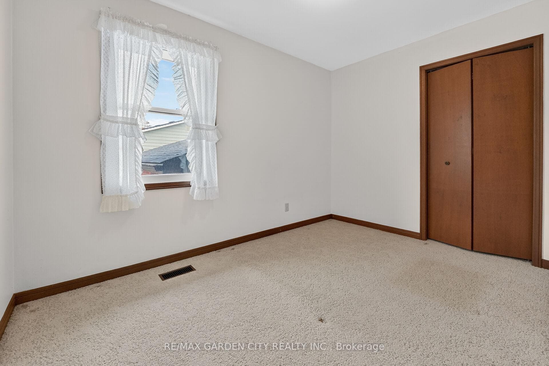 624 Cayuga Street photo 18