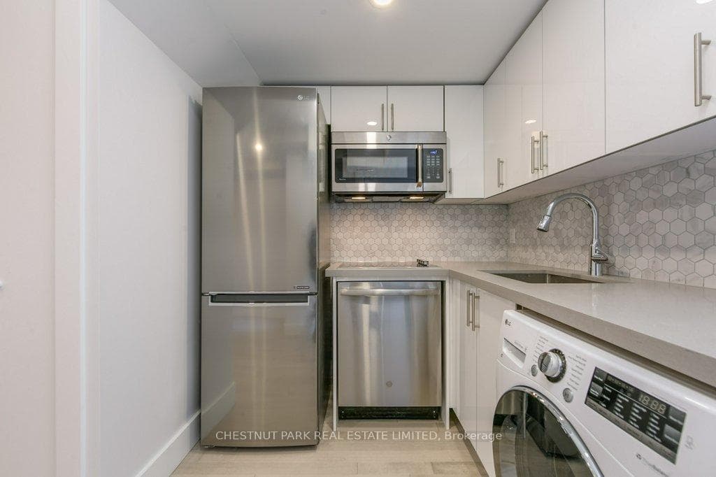 379 St Clarens Avenue Unit Main photo 5