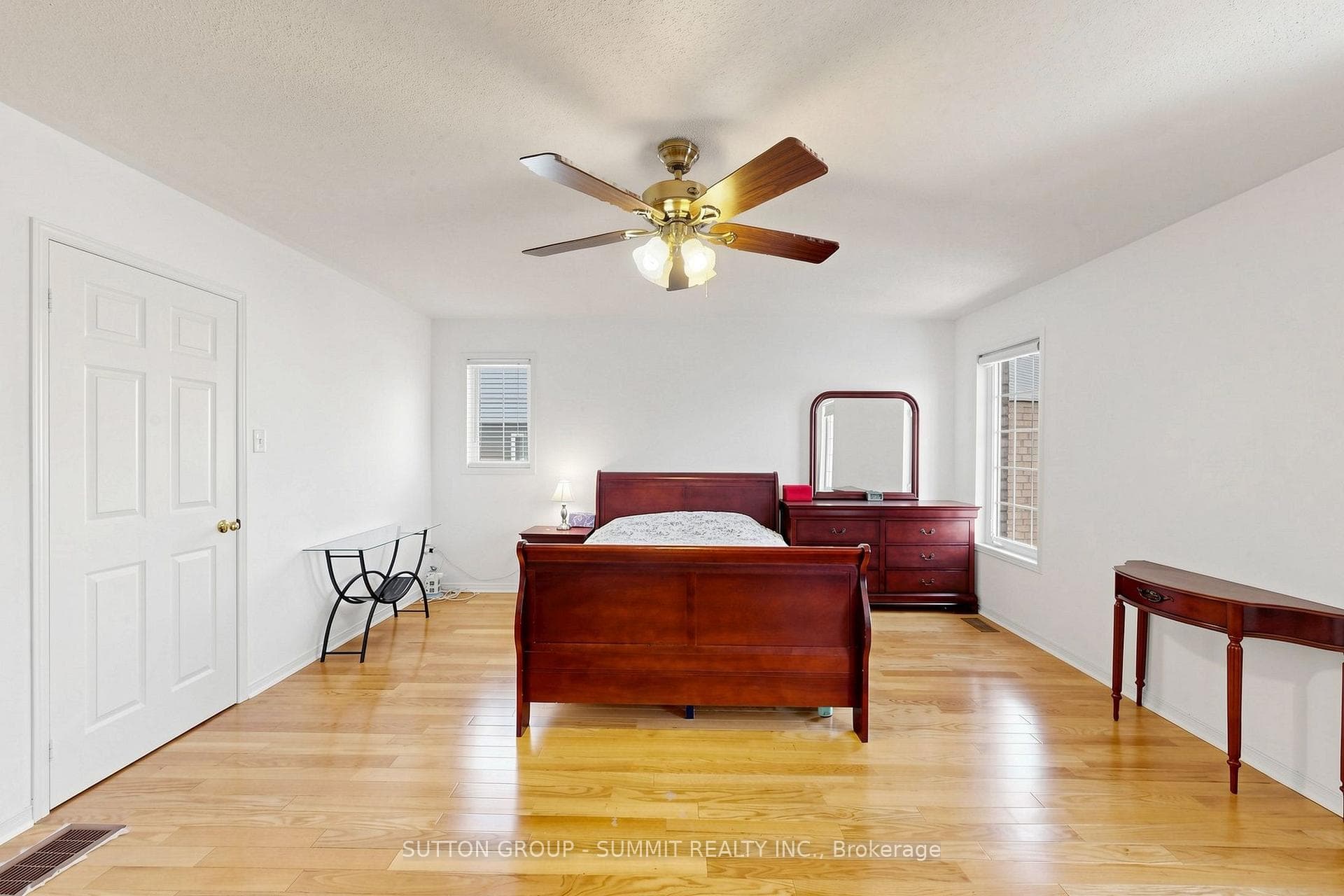 141 Gatwick Drive photo 36