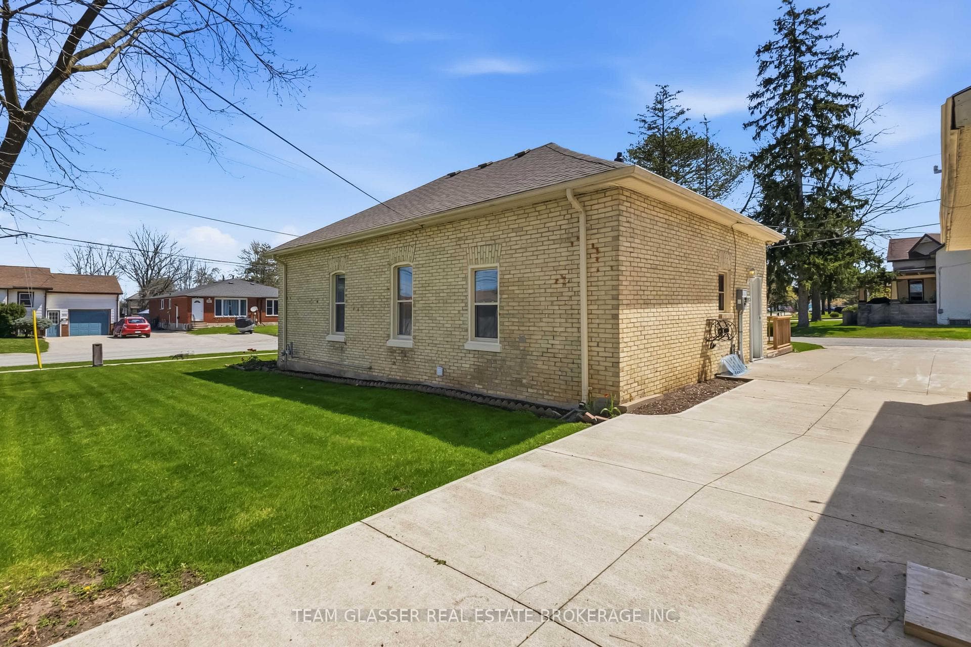 208 ELLOR Street photo 25
