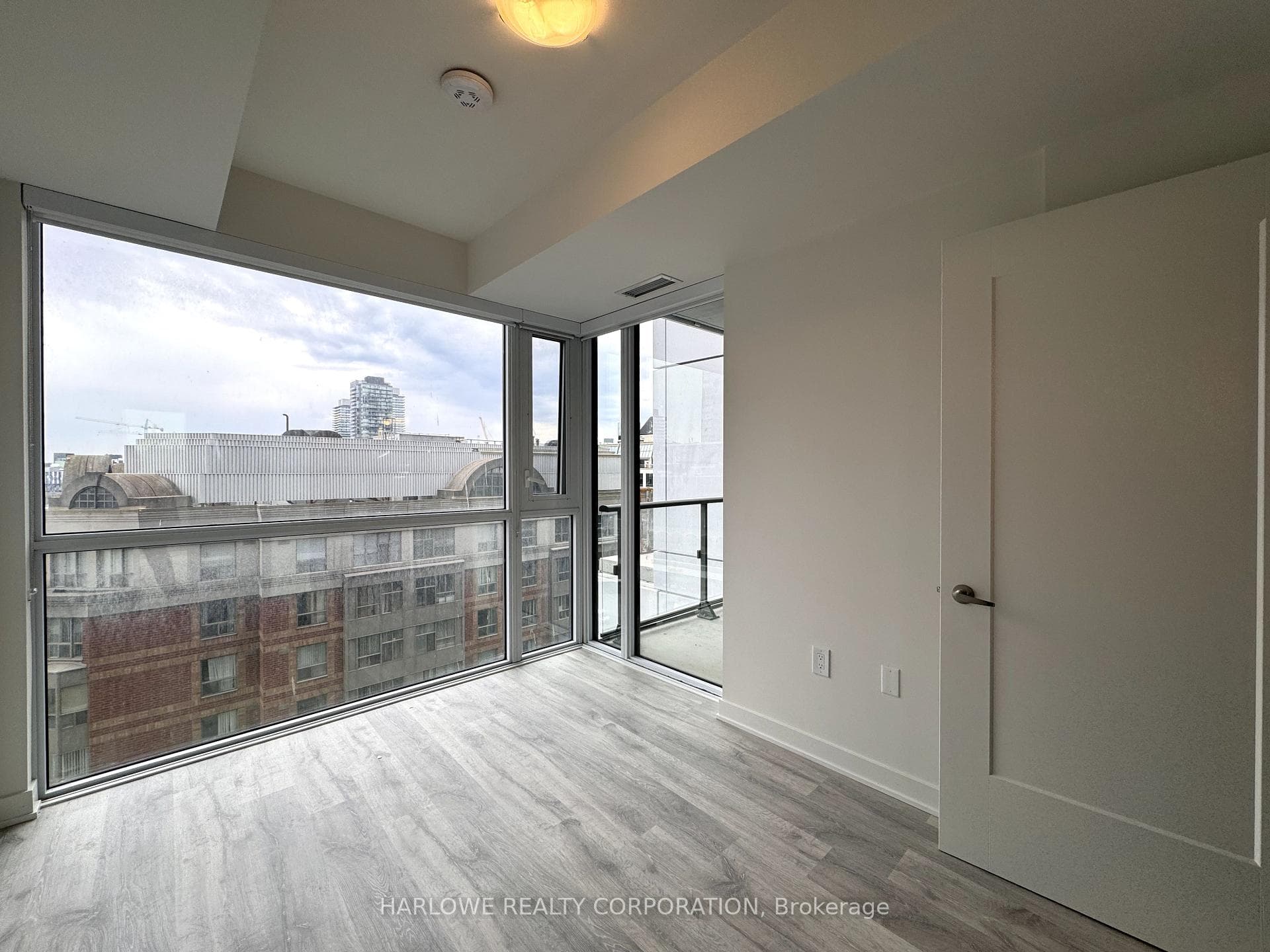 70 Princess Street Unit 909 E photo 11
