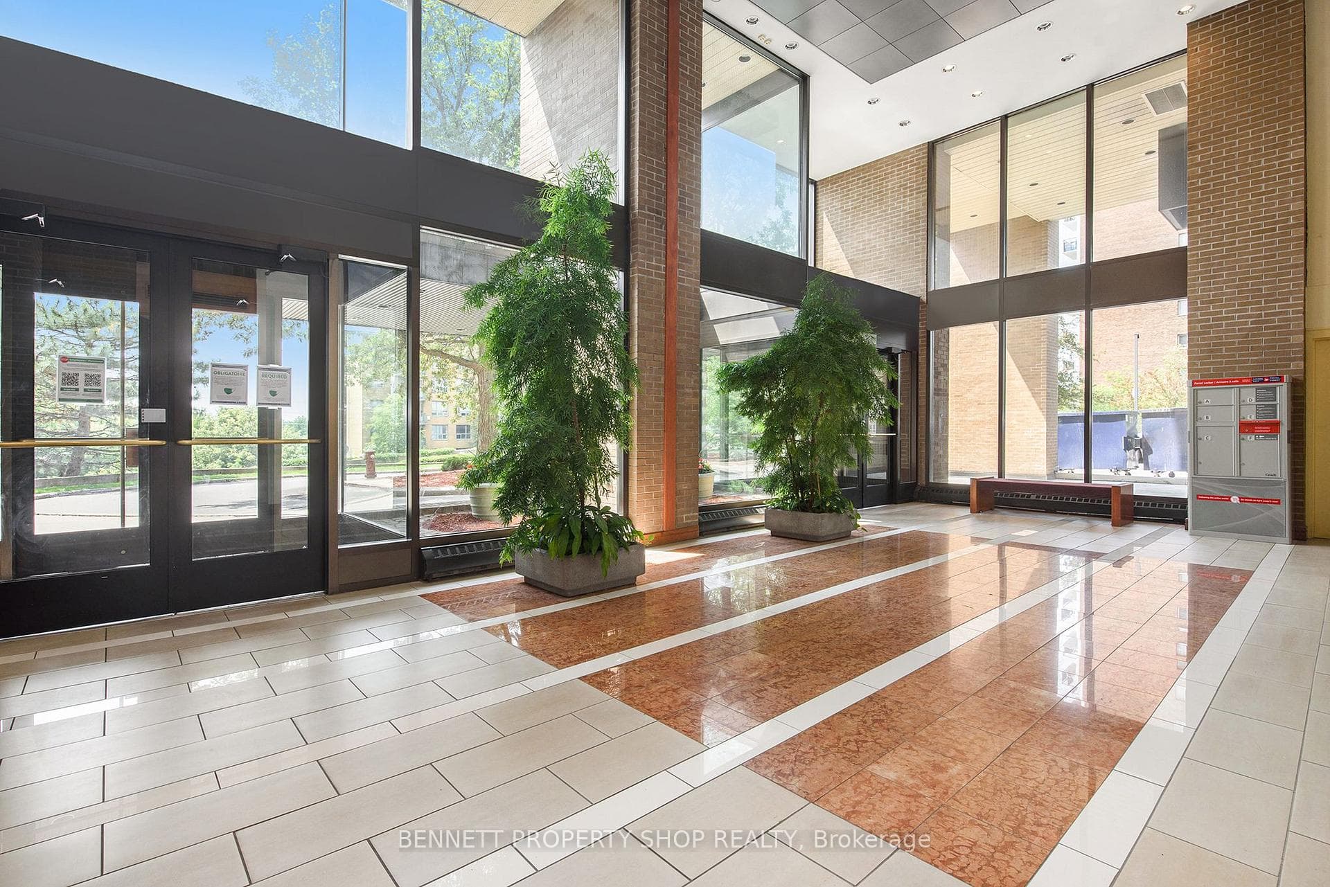 505 St Laurent Boulevard Unit 1402 photo 17