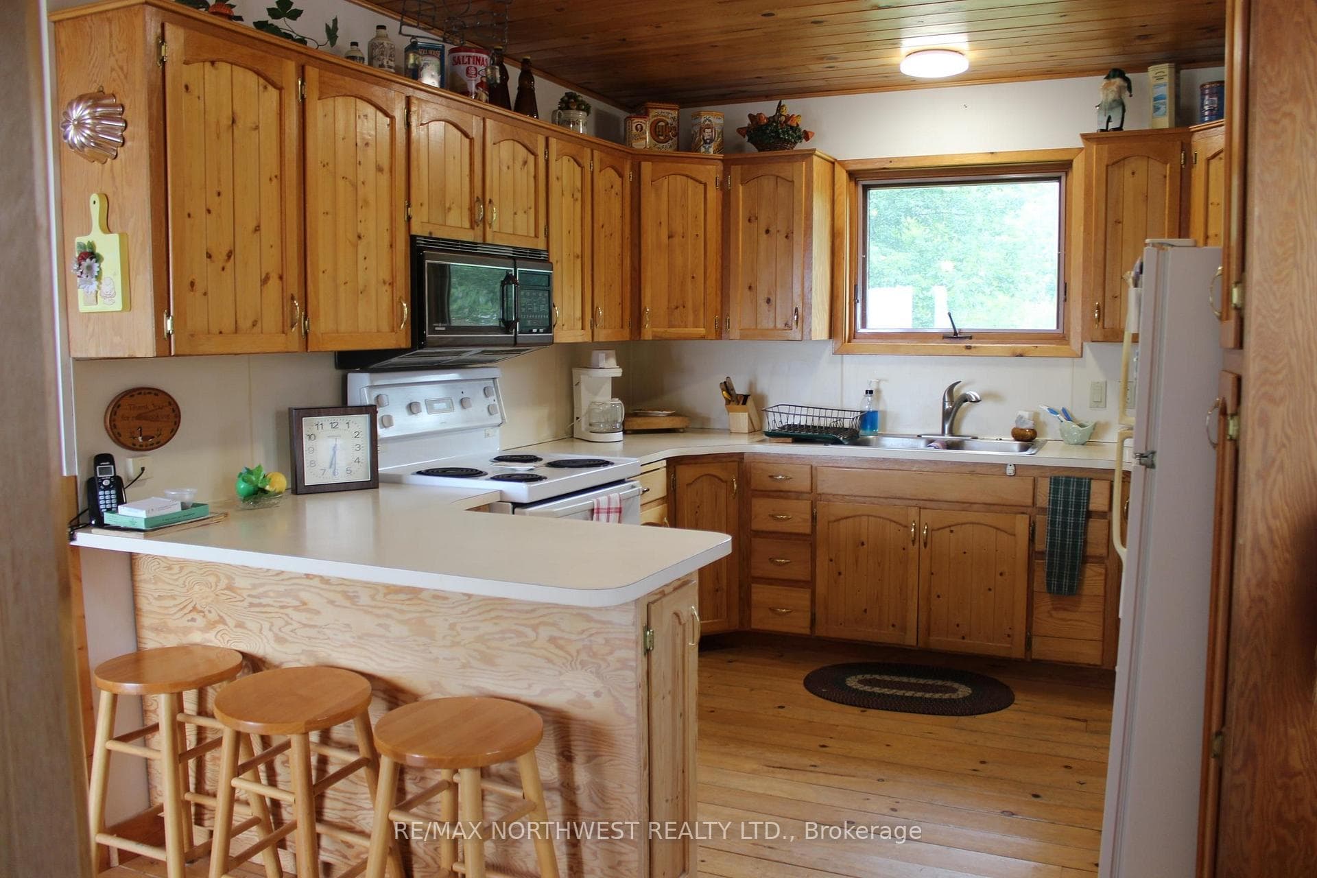 93 STINTZI DR E photo 14