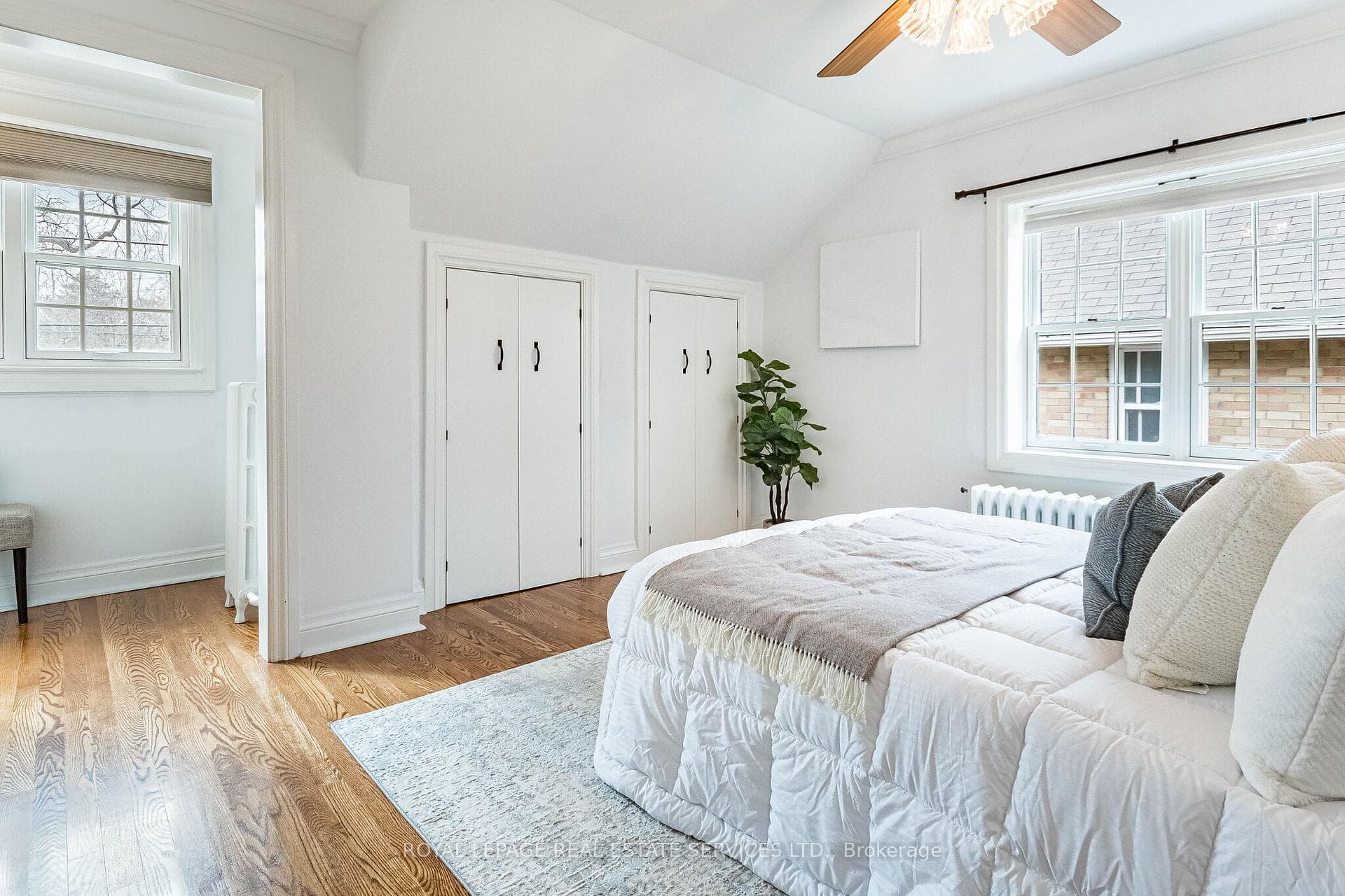 1107 Royal York Road photo 14