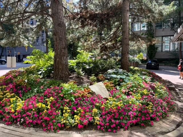 278 Bloor Street Unit 1104 photo 3