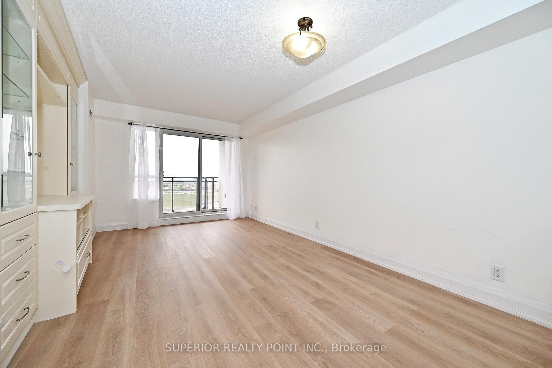 1070 Sheppard Avenue Unit 809 photo 6