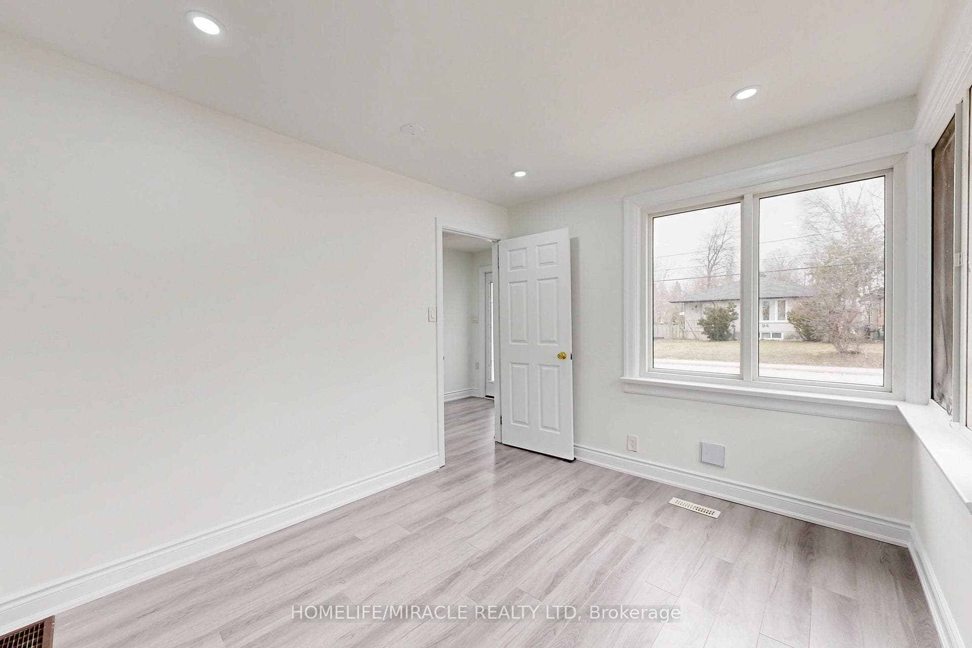 91 Wellington Street photo 18