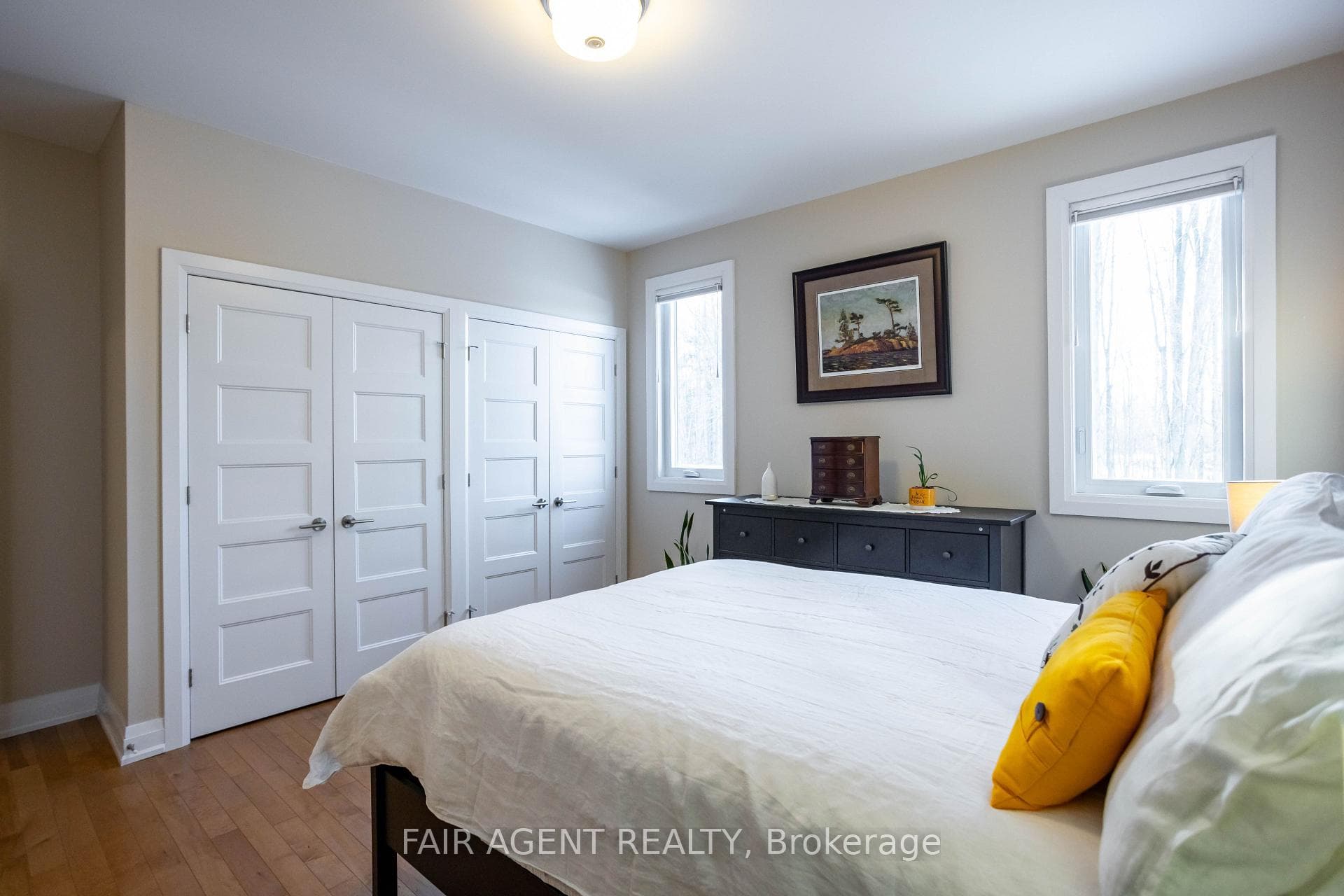 370 Dore Street photo 11