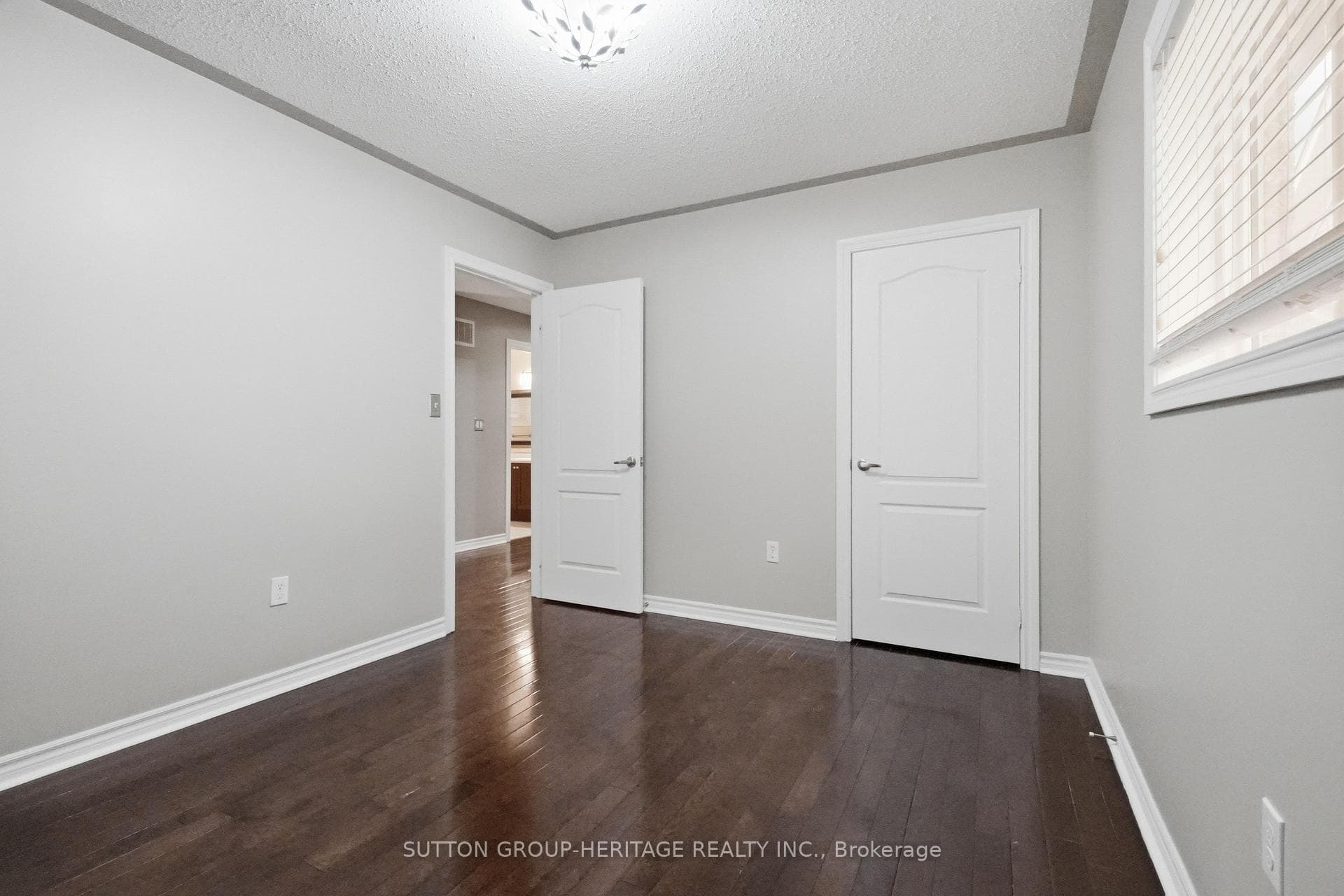 16 Shrewsbury Drive photo 31