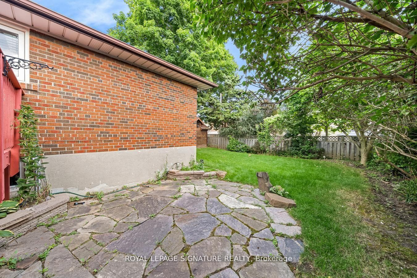 21 Broadlands Boulevard photo 36