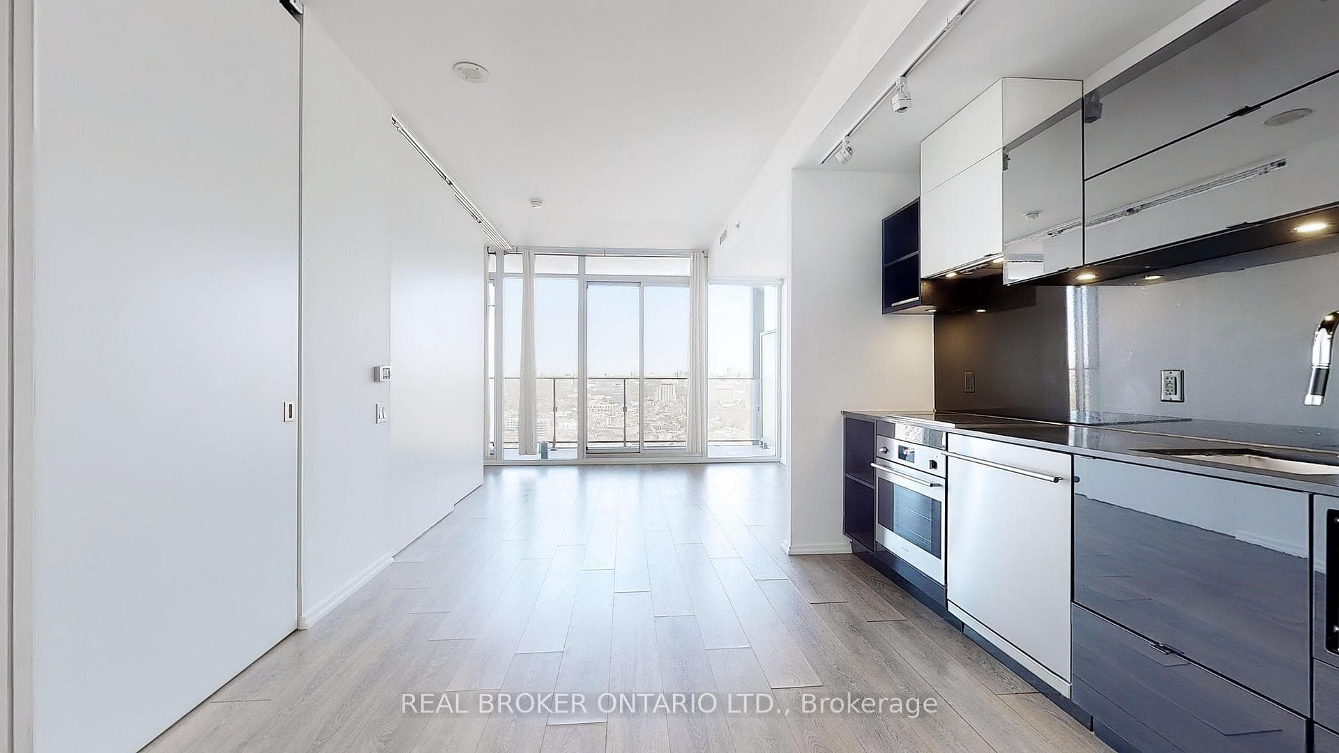 125 Peter Street Unit 2804 photo 5