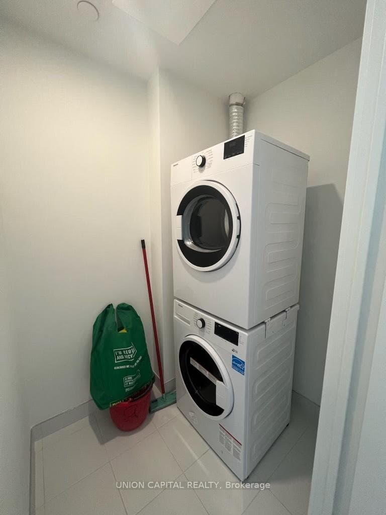 395 Bloor Street Unit 5310 photo 10