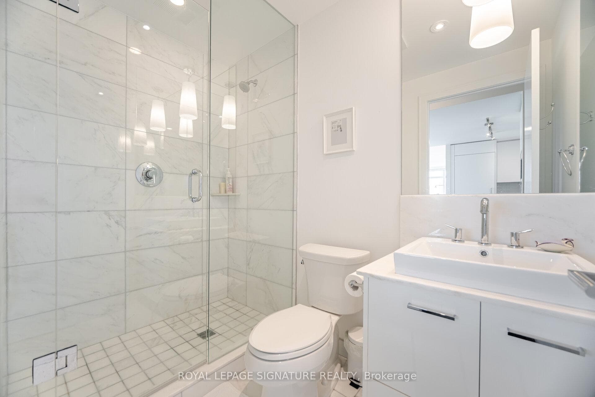170 Avenue Road Unit 810 photo 23