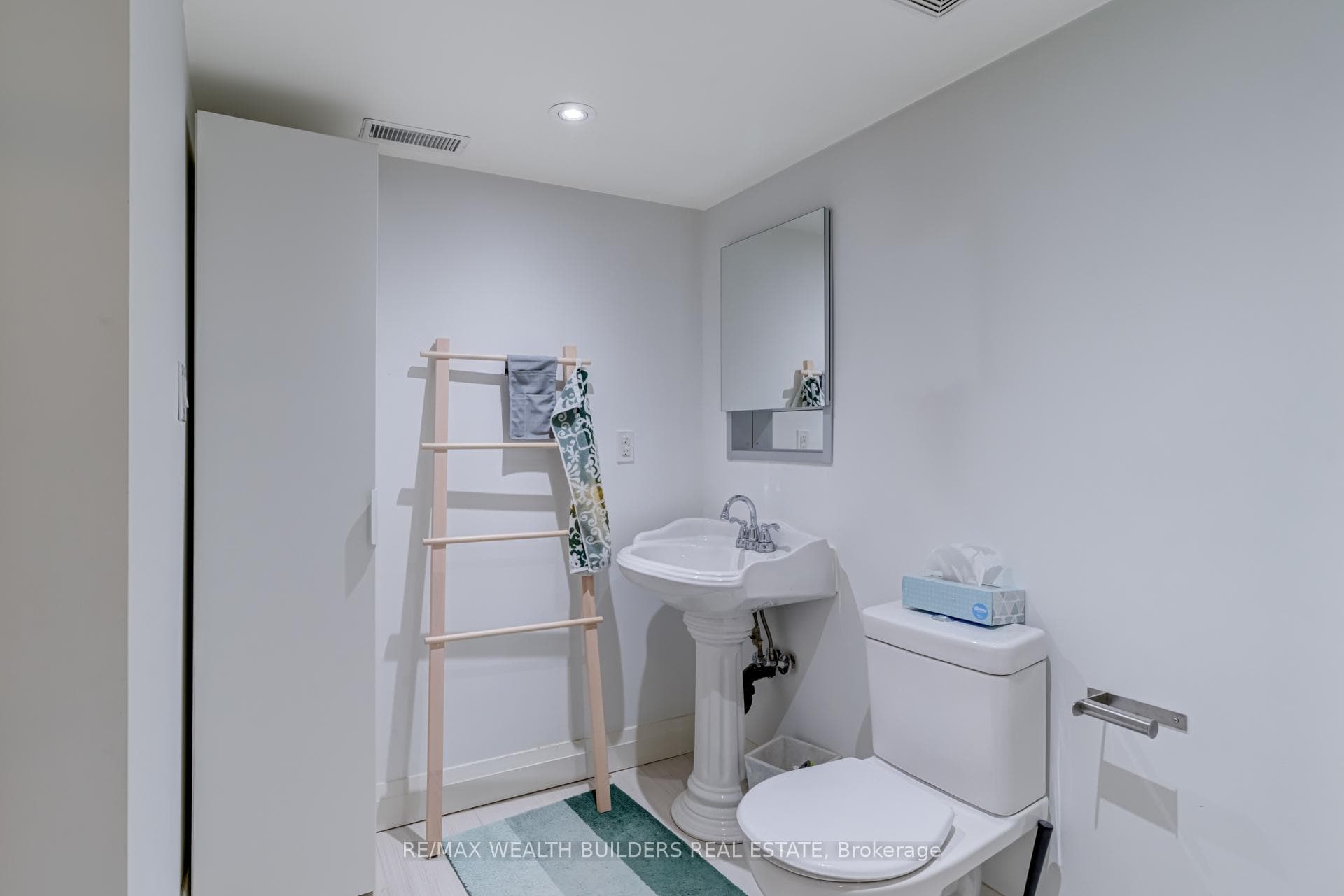 172 indian road Crescent photo 12