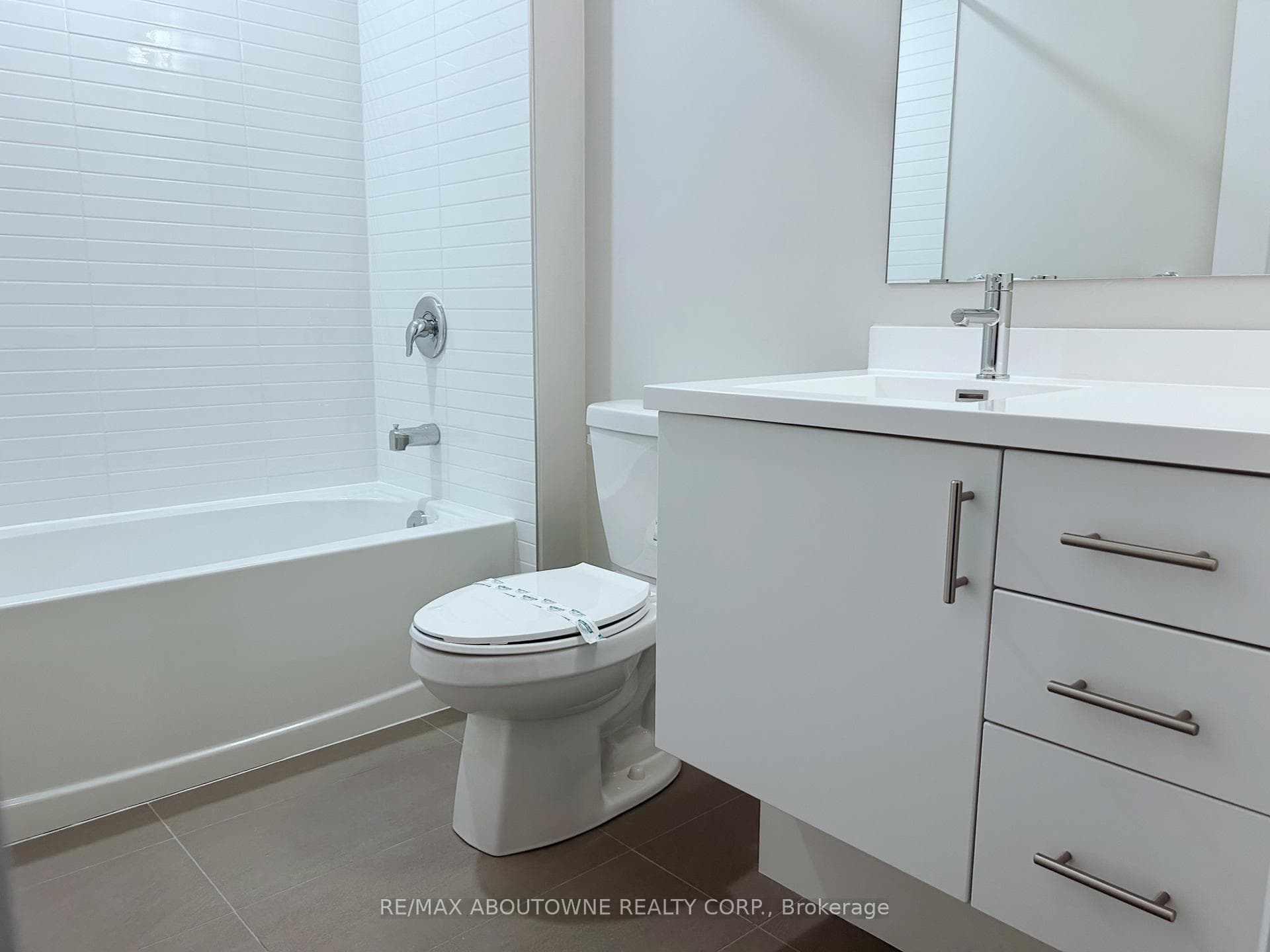 3220 William Coltson Avenue Unit 2006 photo 8