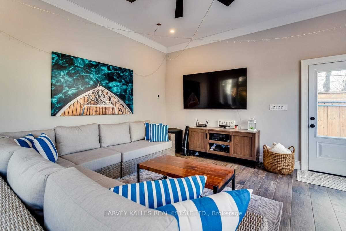 445 Glengrove Avenue photo 36