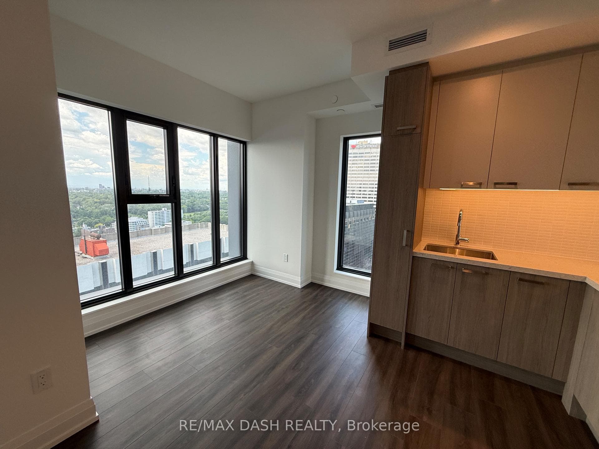 20 Soudan Avenue Unit 2408 photo 13