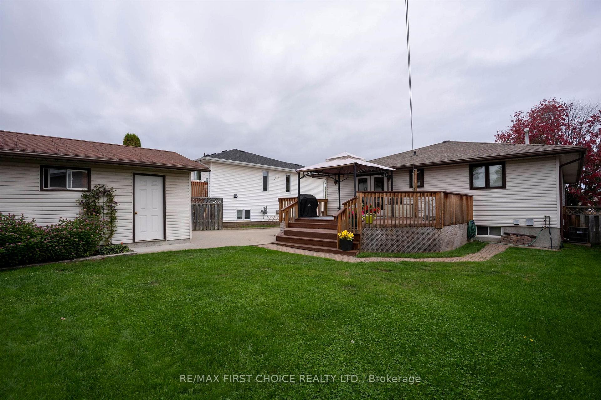225 FLAMINGO DR photo 3