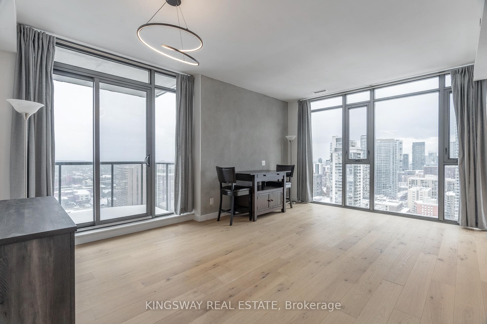81 Wellesley Street Unit 2102 photo 10