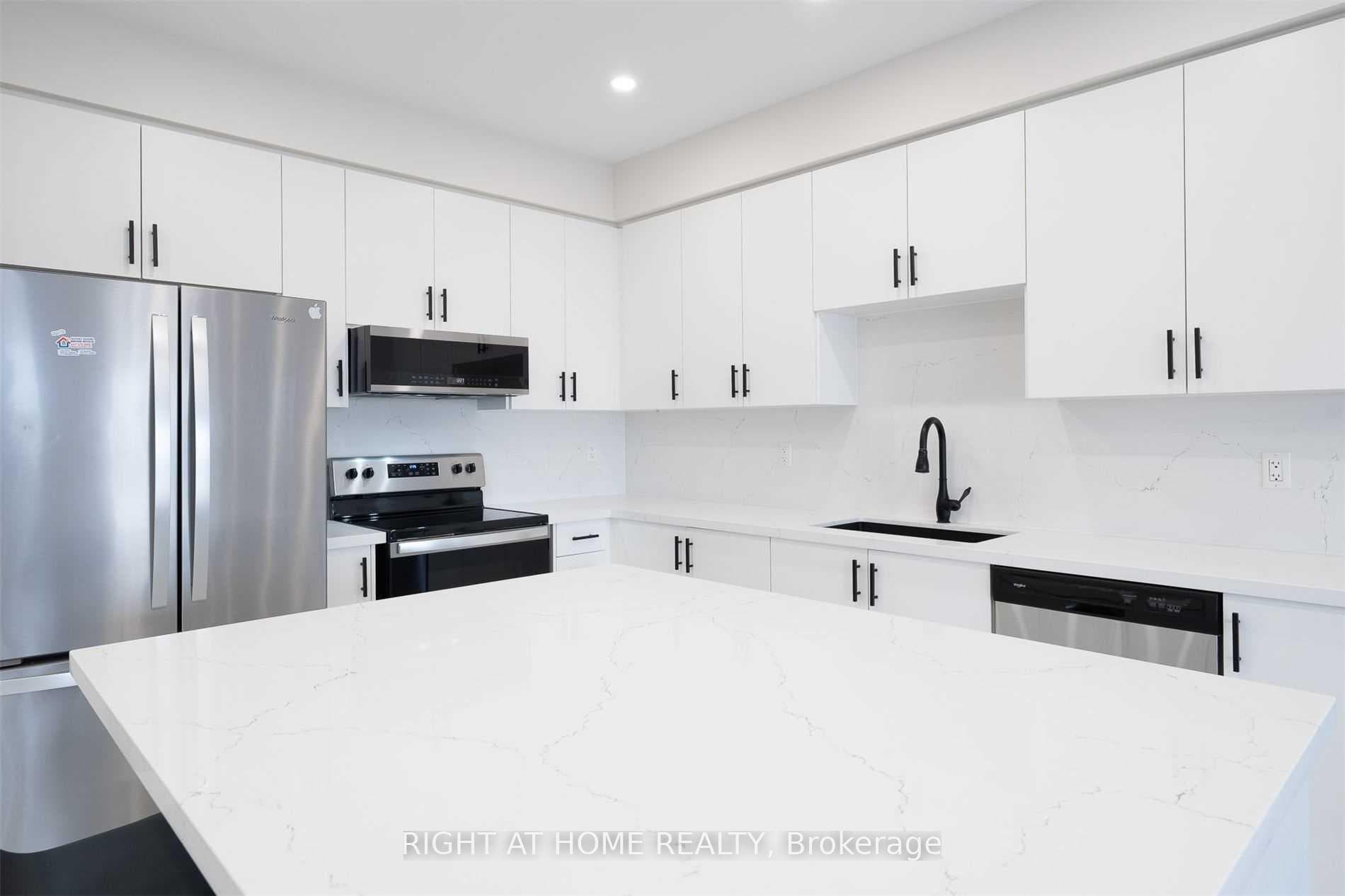 1172 Peelar Crescent photo 8