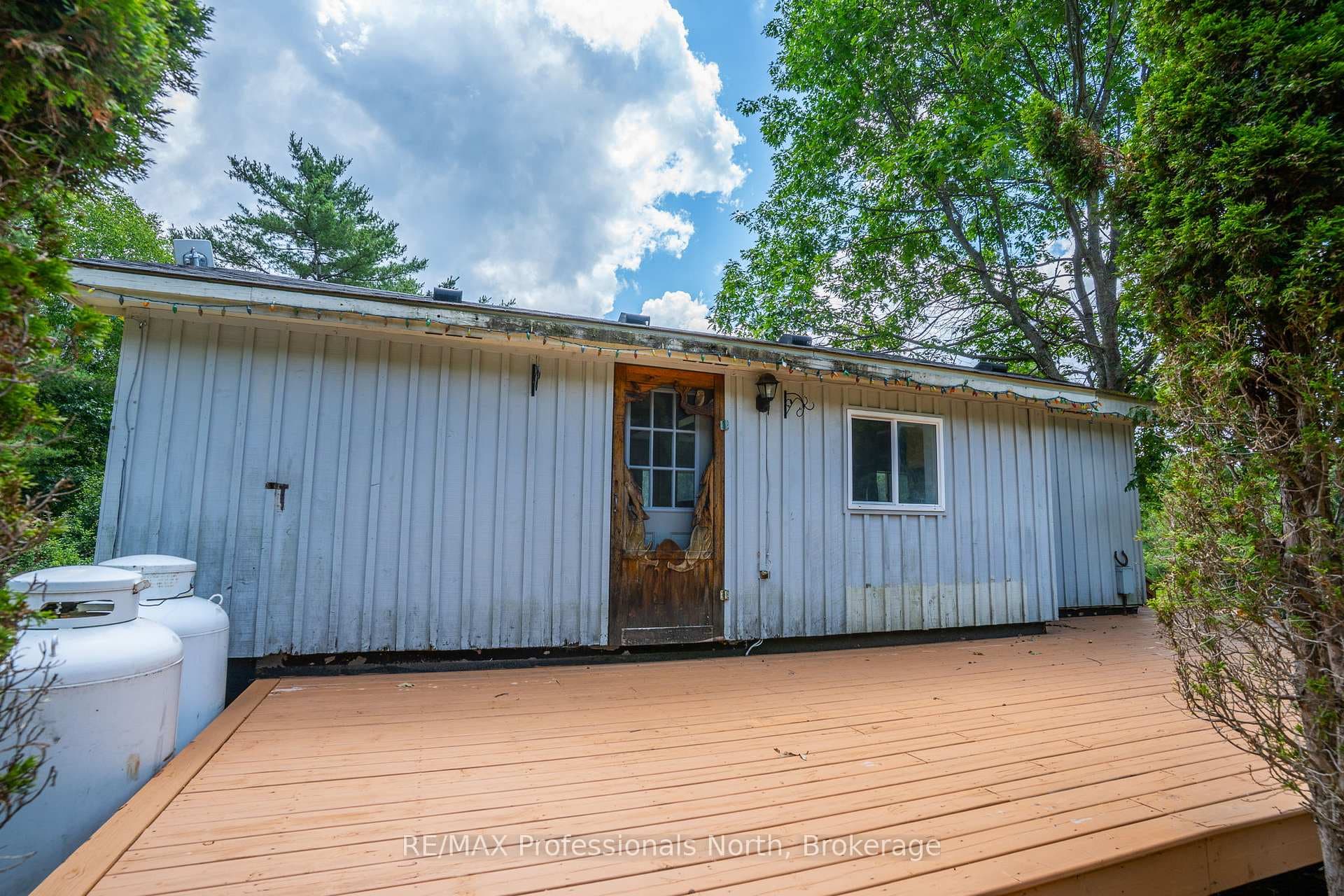 1468 Barry Line photo 27
