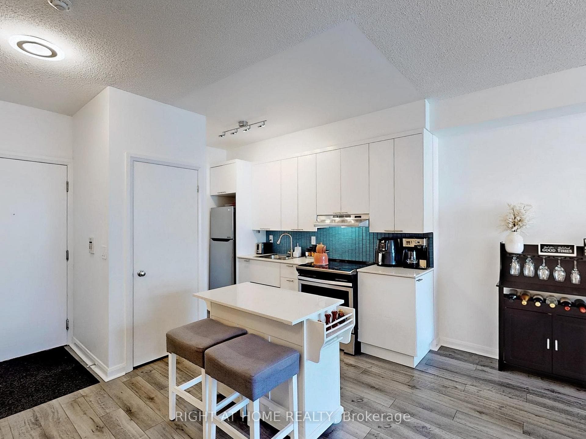 111 Elizabeth Street Unit 1702 photo 18