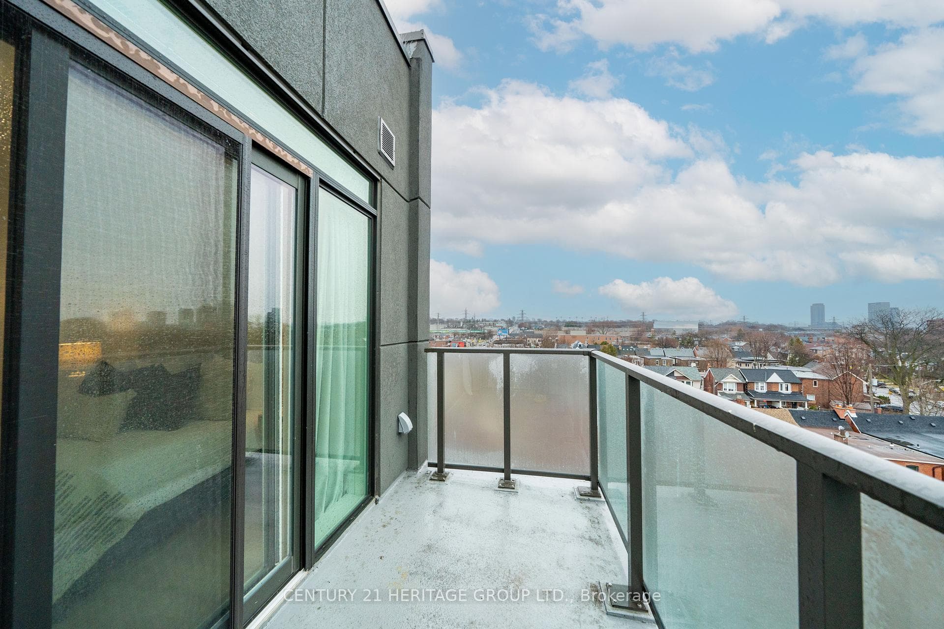 385 Osler Street Unit 610 photo 32