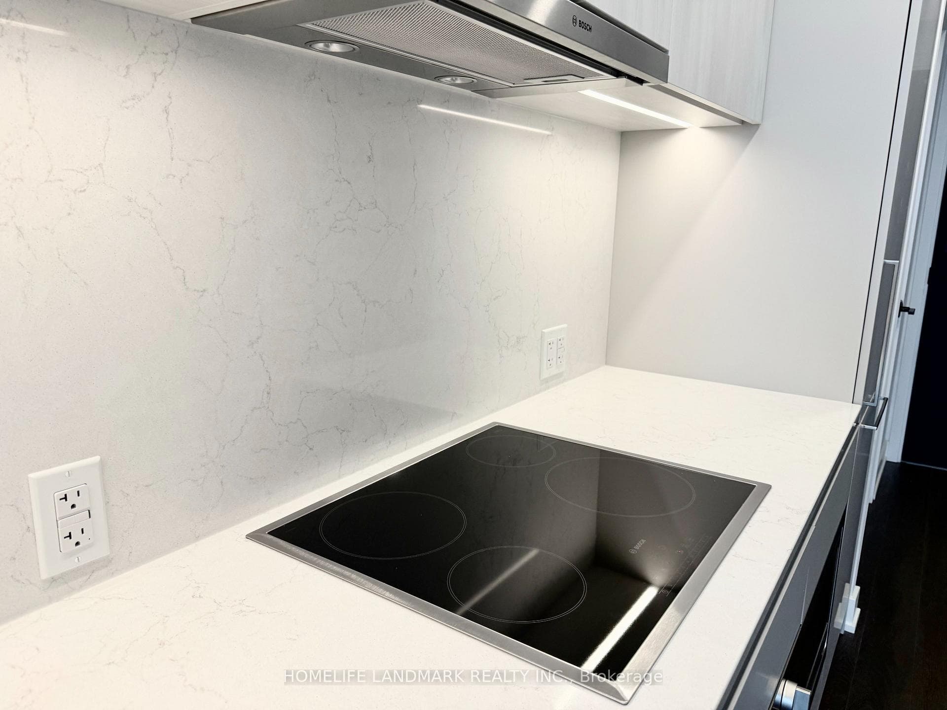 609 SHERBOURNE Street Unit 3801 photo 12