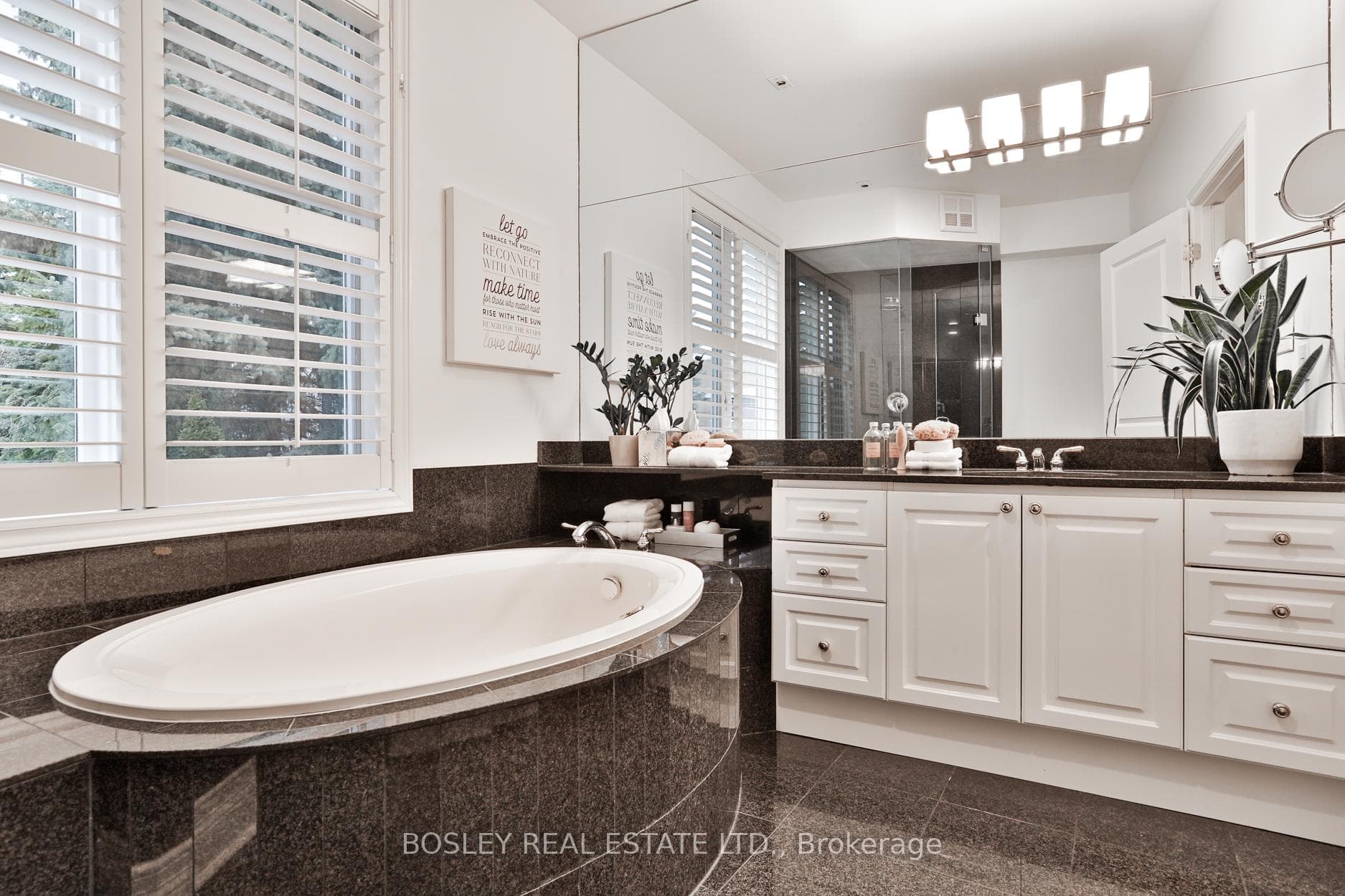 102 Pleasant Boulevard photo 22