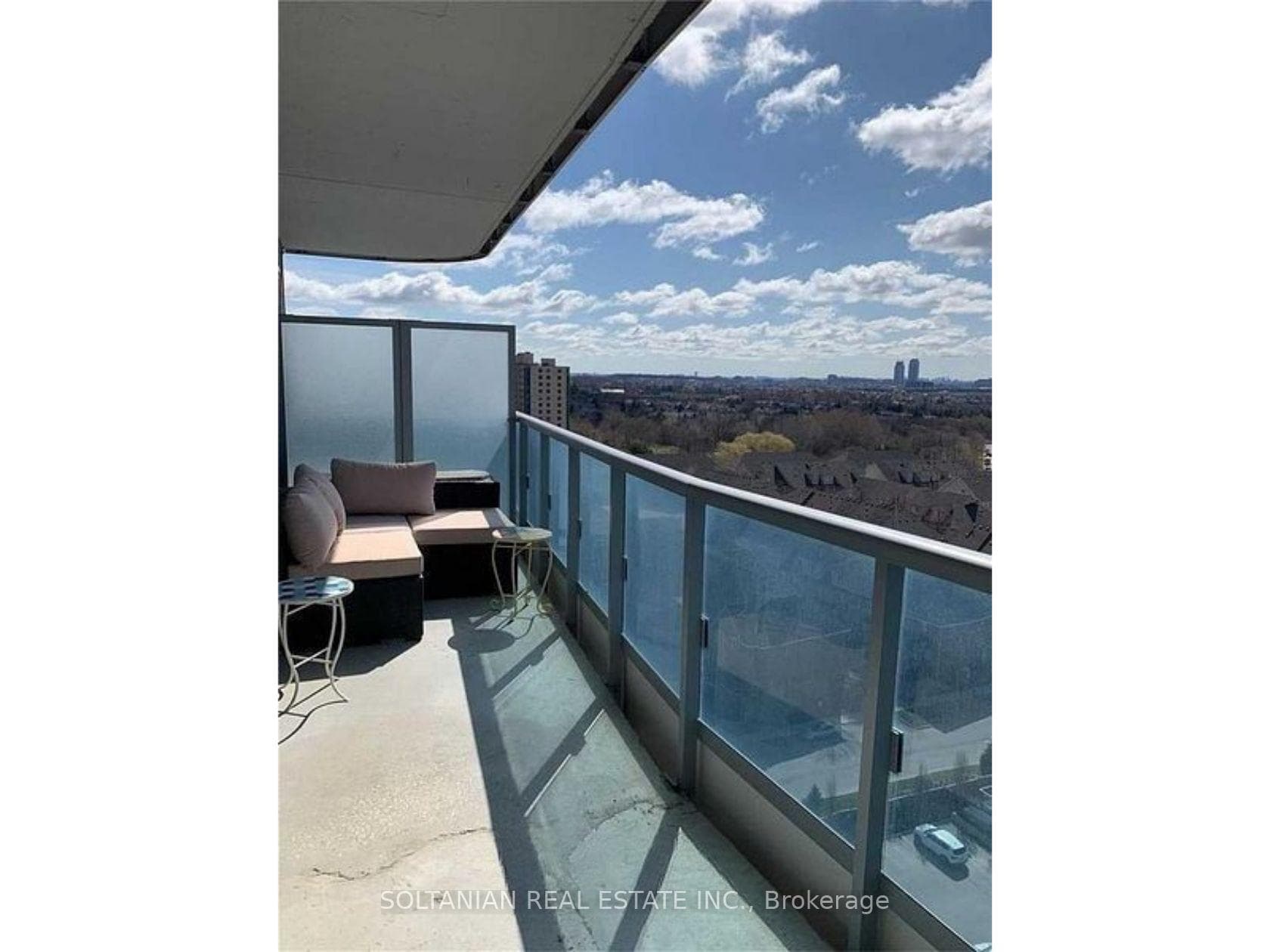 7161 Yonge Street Unit 817 photo 4