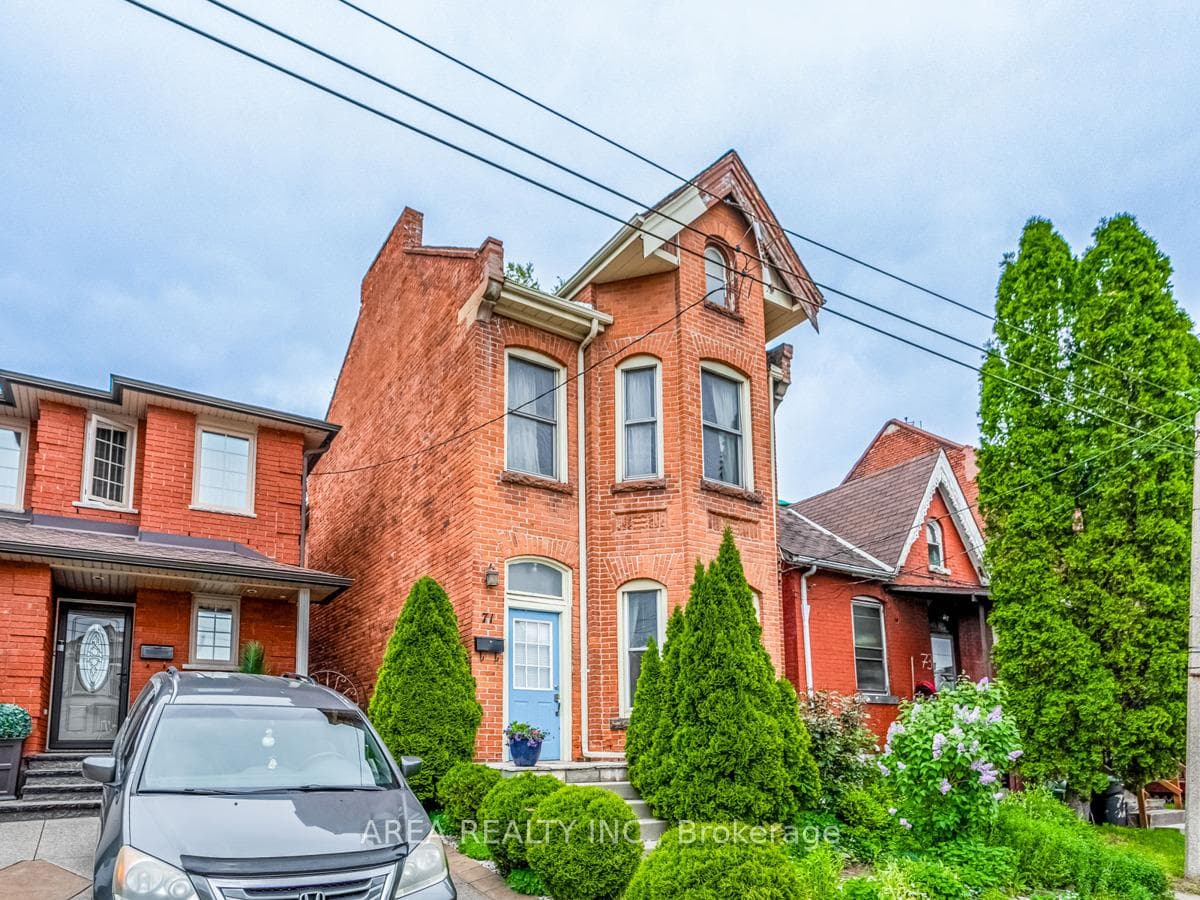 71 Oak Avenue photo 2
