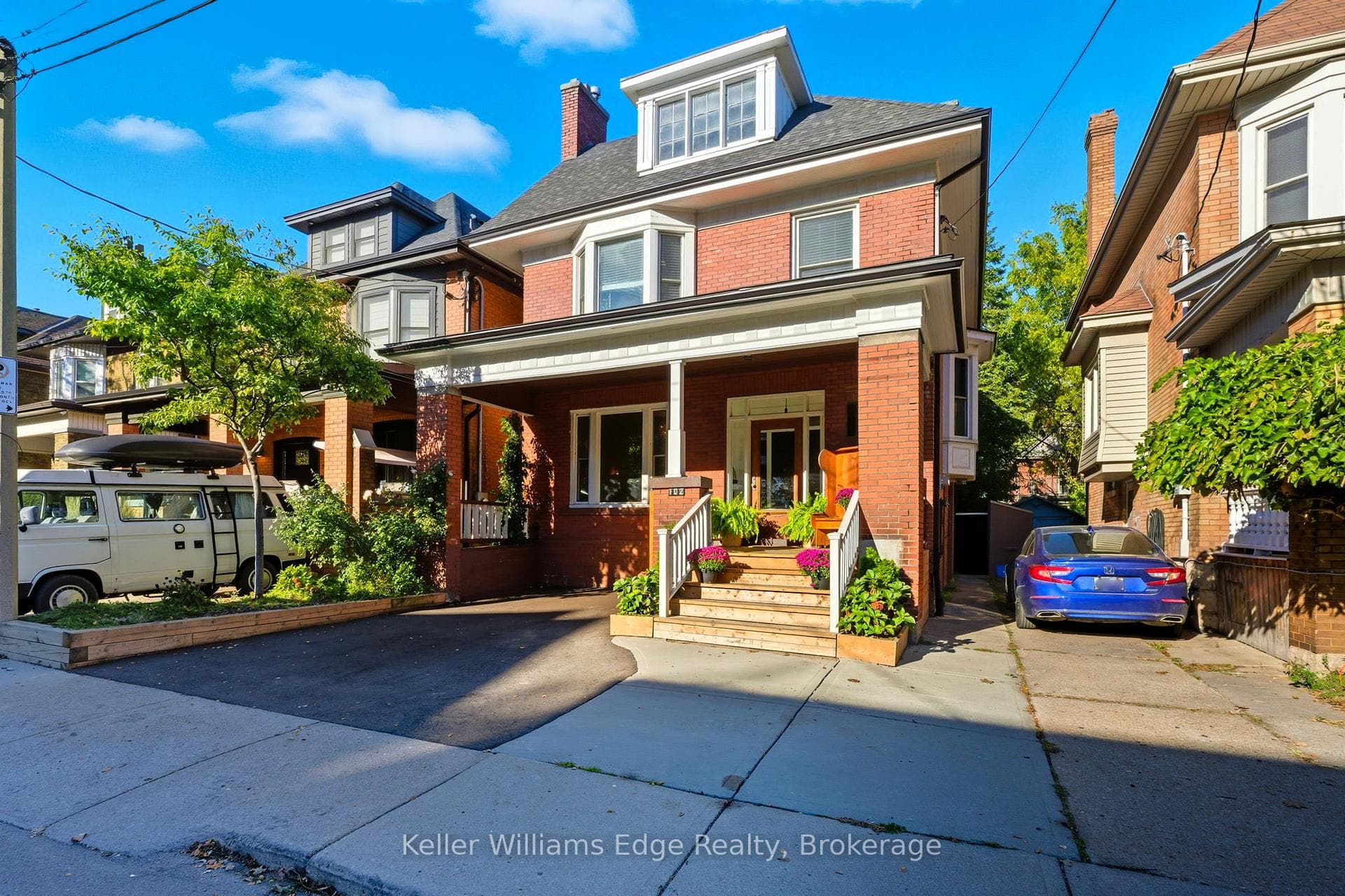 102 Spadina Avenue photo 1