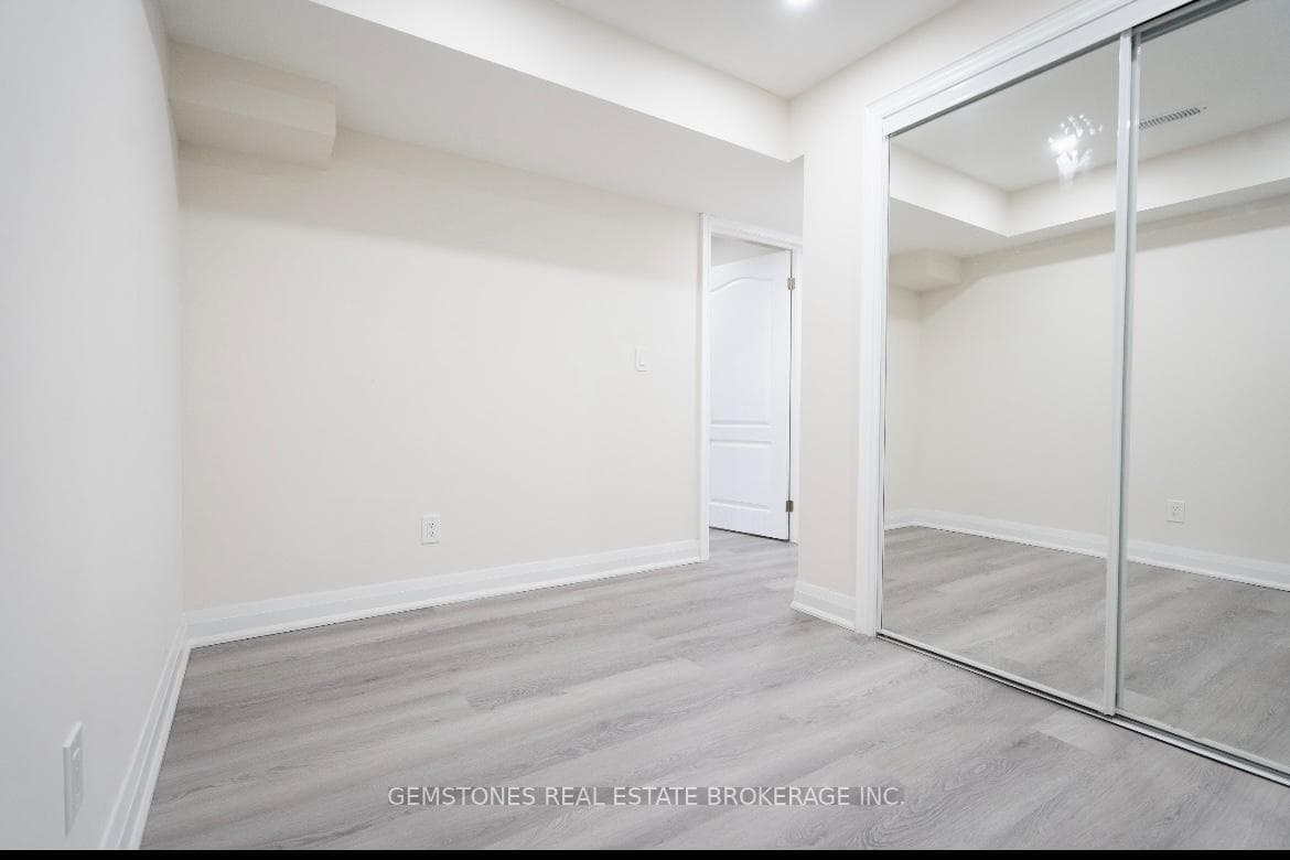 19 Stockell Crescent Unit Basement photo 7