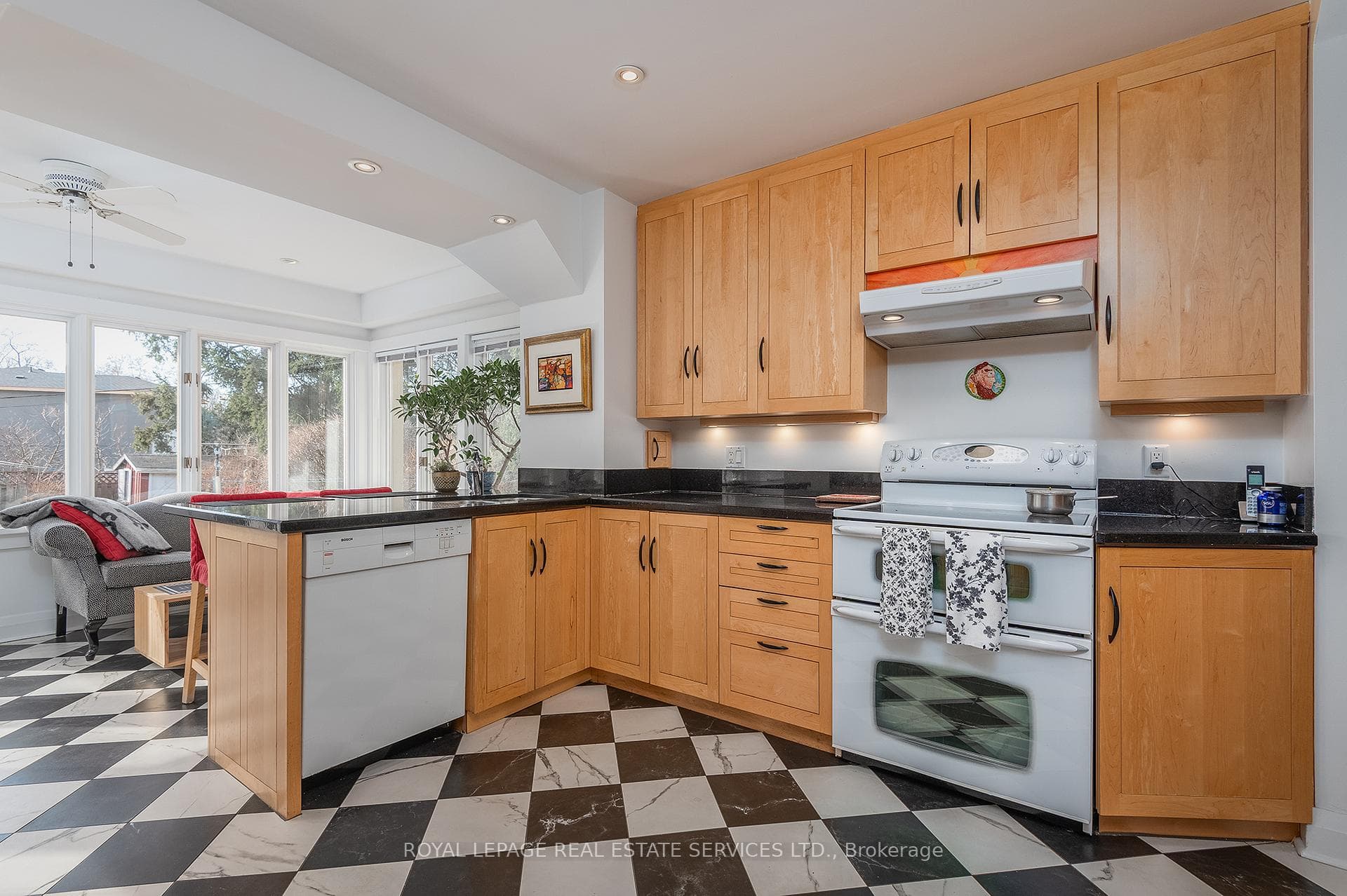 93 Meadowvale Drive photo 12