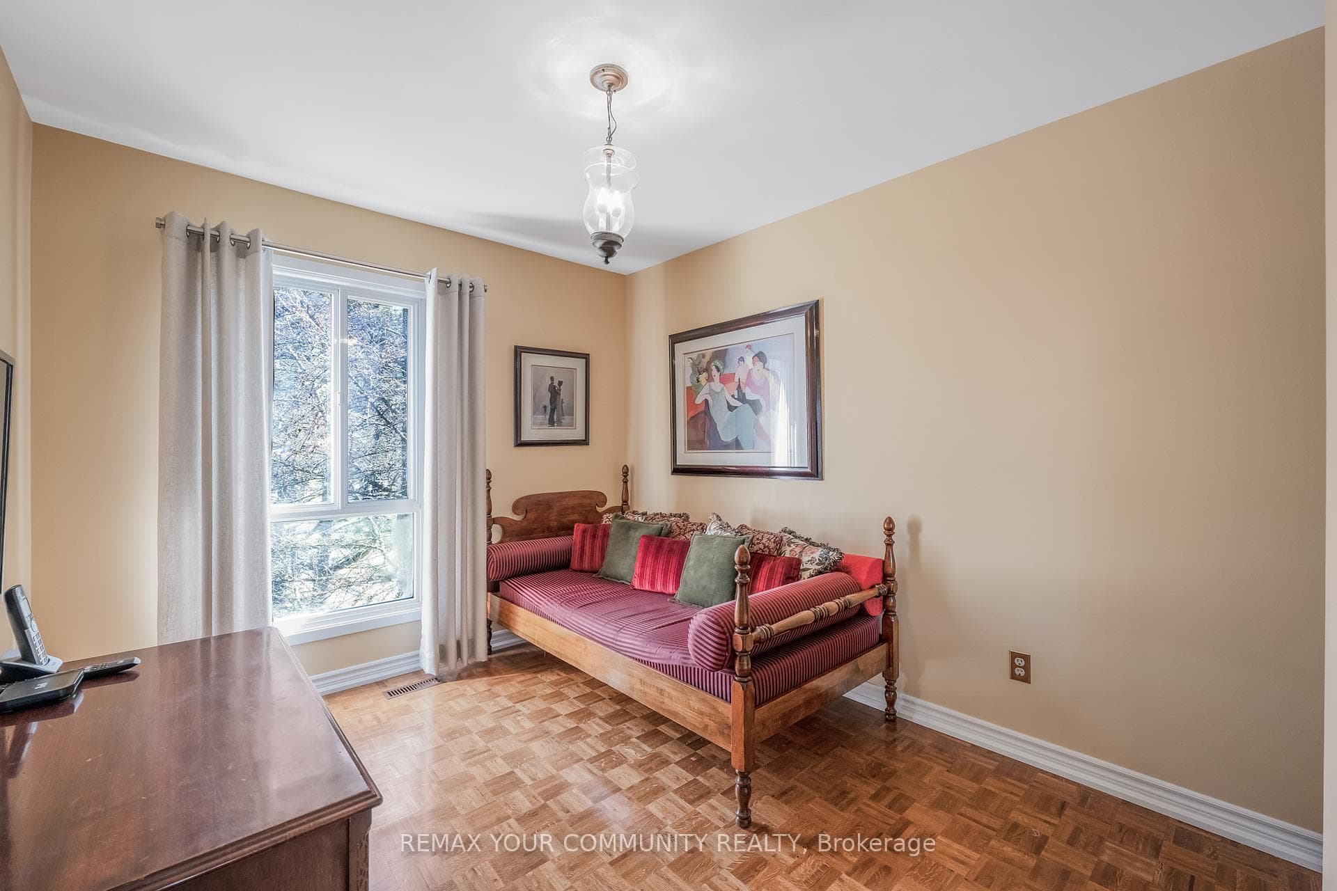 97 Poplar Crescent photo 32
