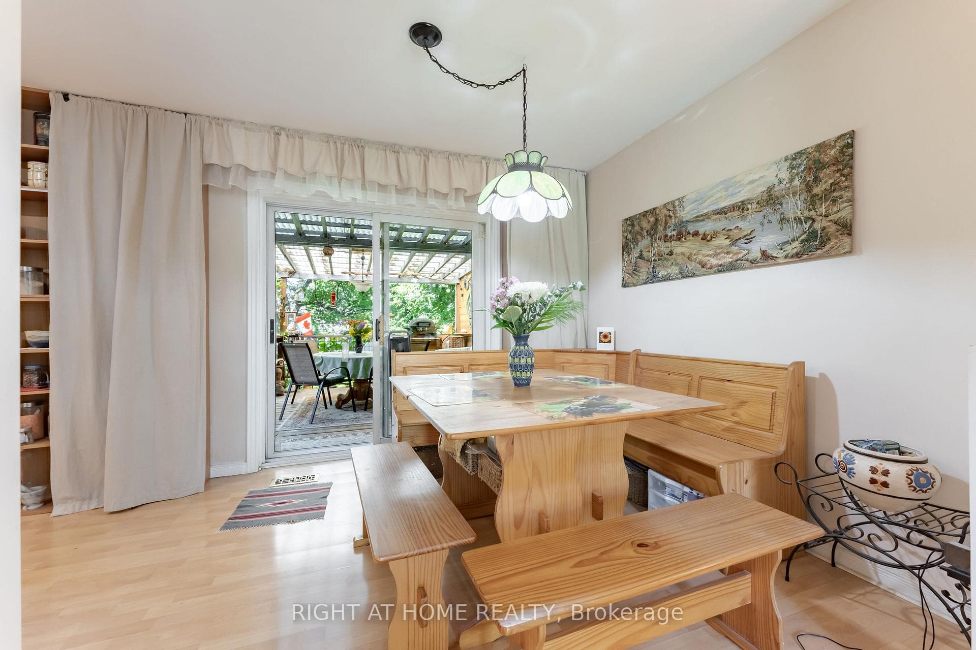 30 Allister Avenue photo 8