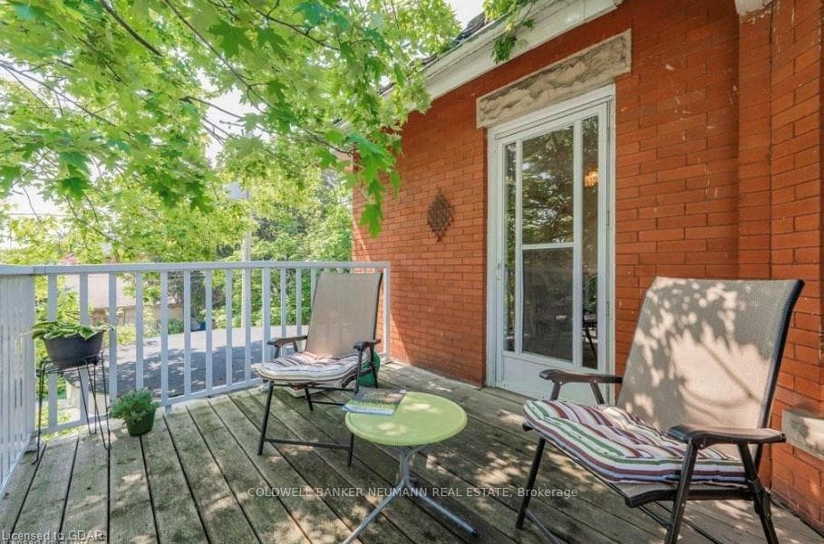 376 Woolwich Street Unit Upper photo 5