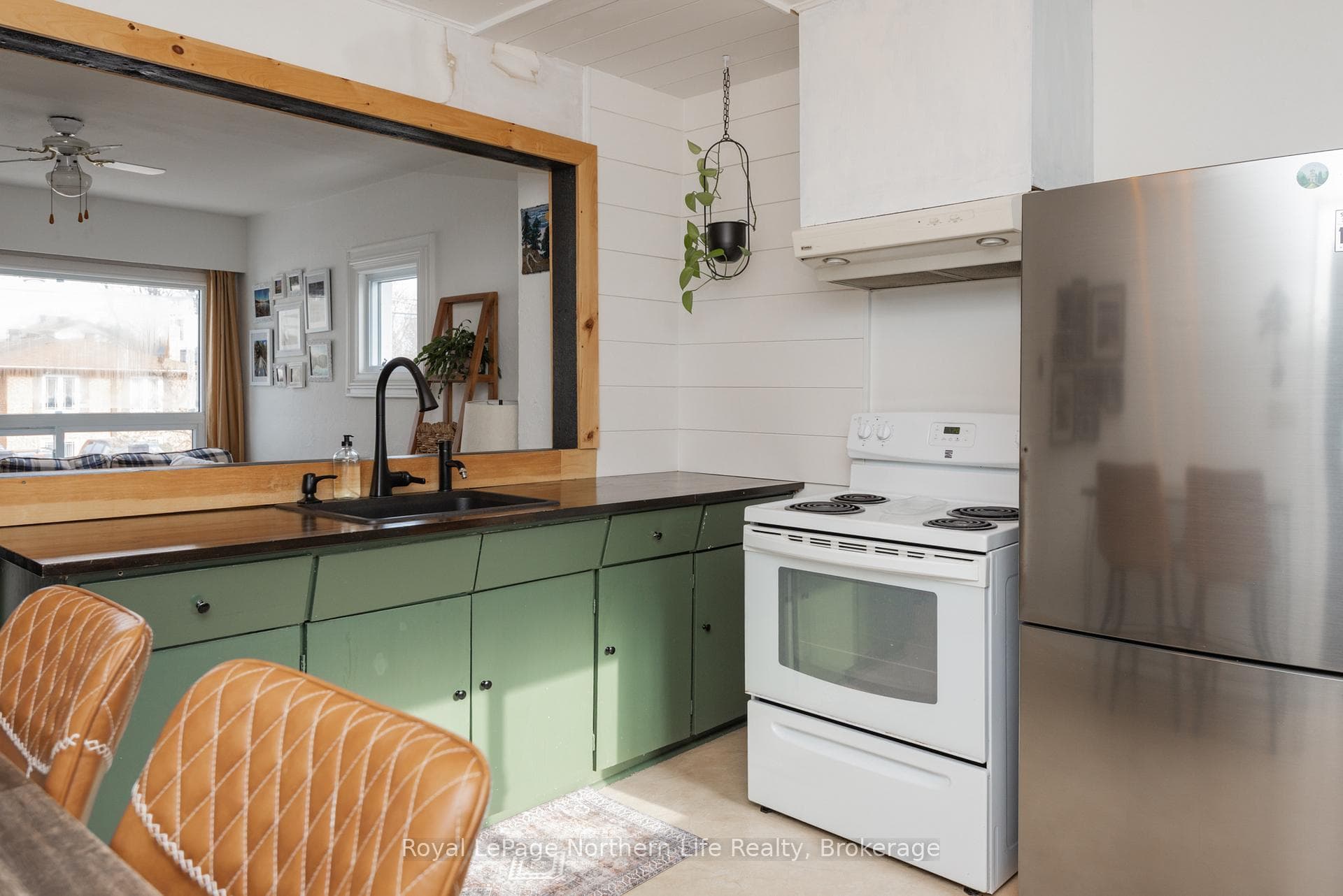 13 Rowe Avenue photo 18