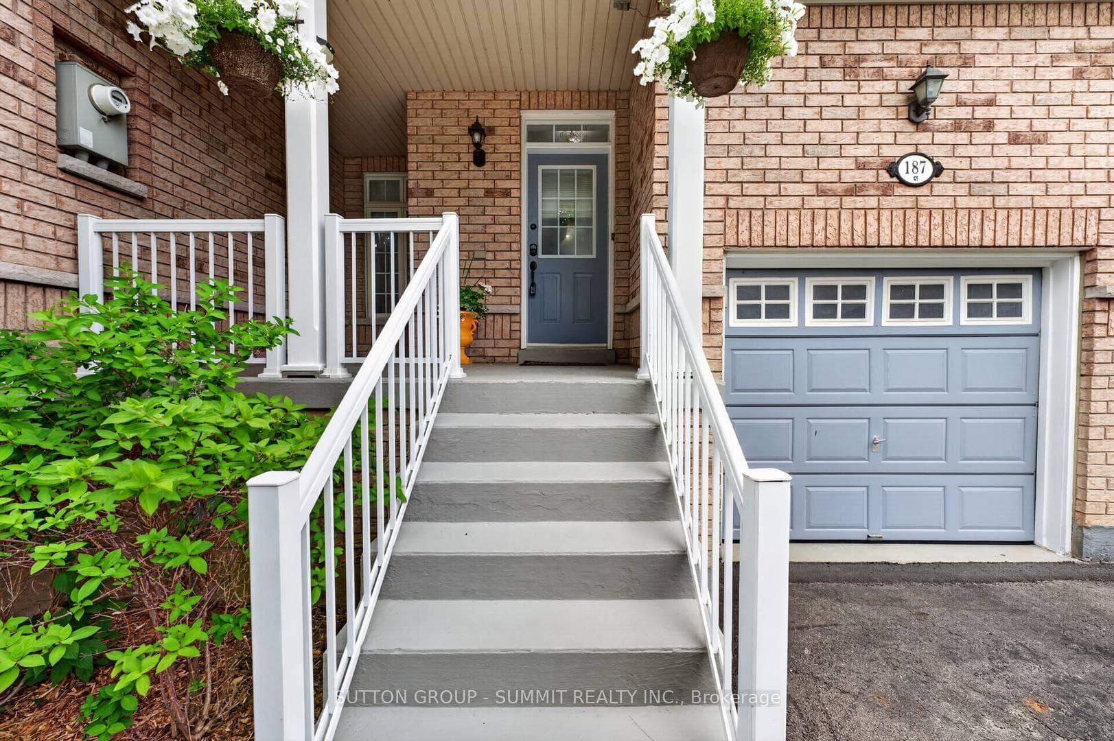 187 Kirkvalley Crescent photo 2
