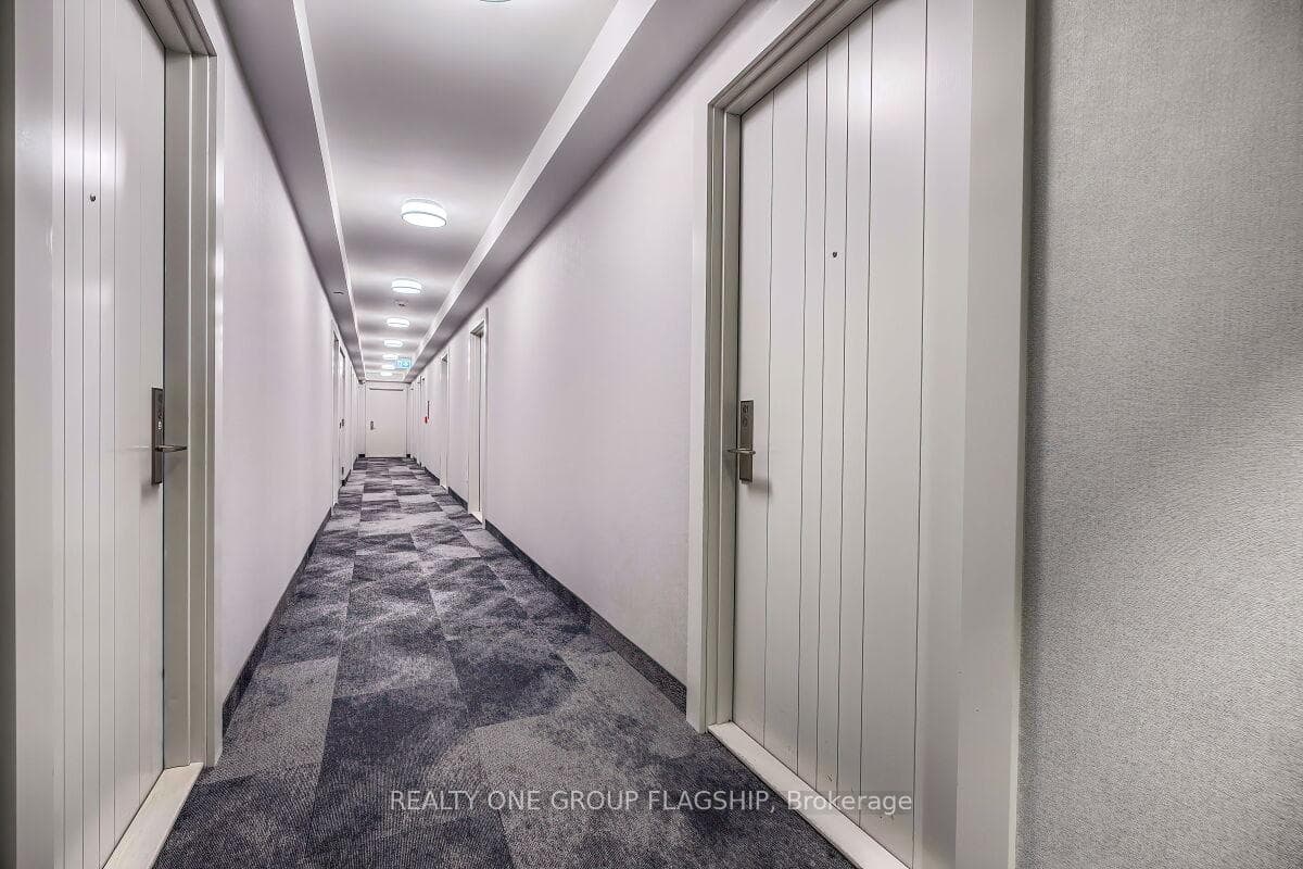 2550 Simcoe Street Unit 421 photo 5